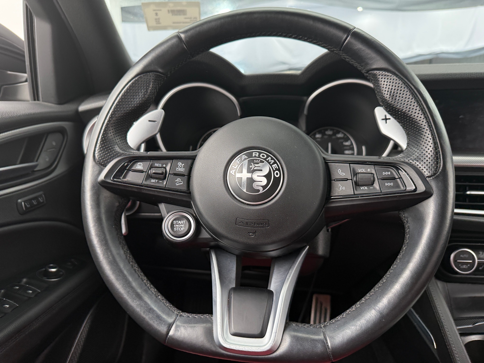 Thumbnail: 2022 Alfa Romeo Stelvio - 4