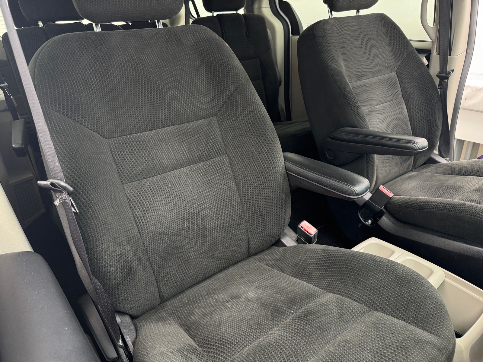 Thumbnail: 2016 Dodge Grand Caravan - 2