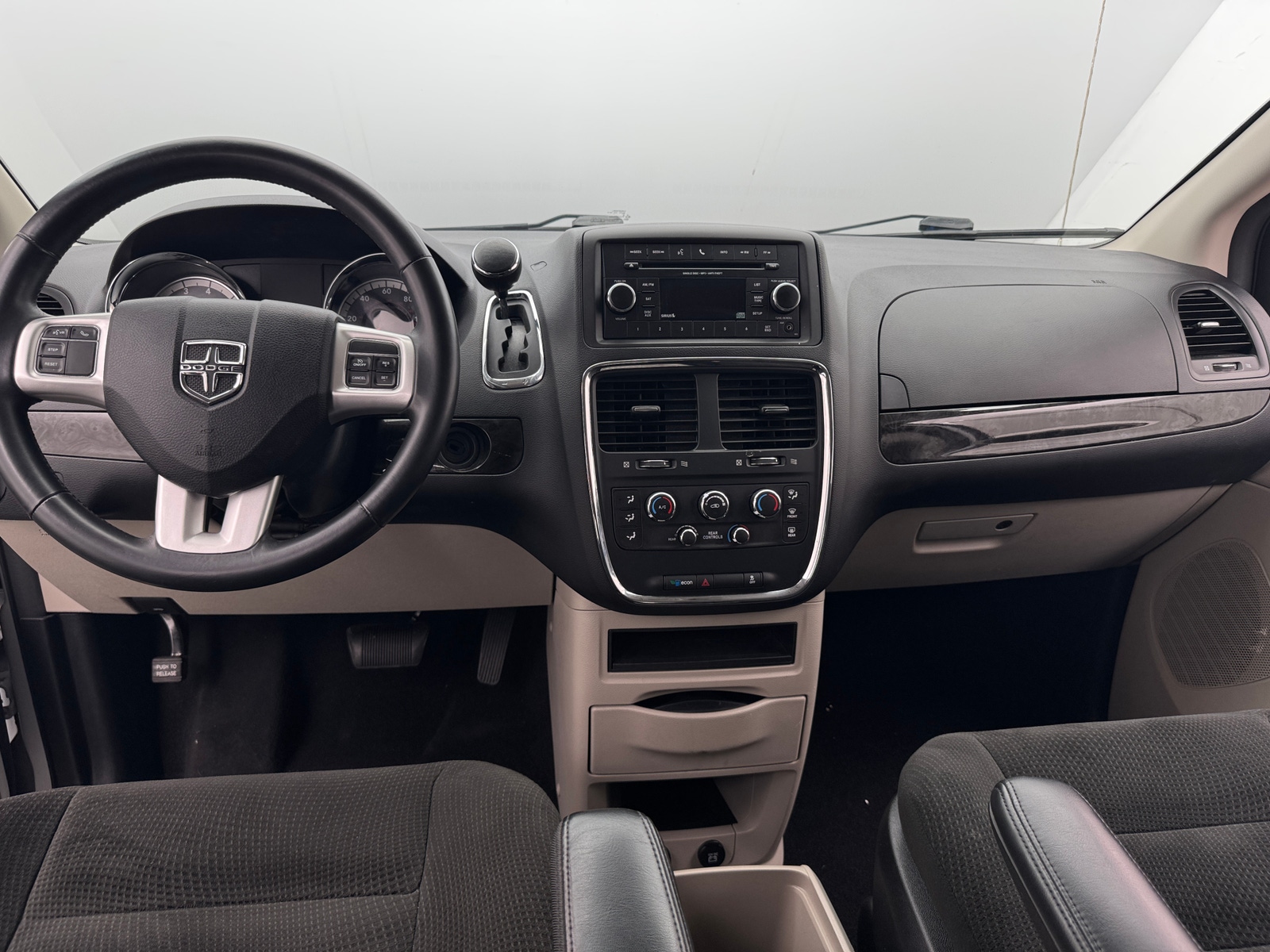 Thumbnail: 2016 Dodge Grand Caravan - 3