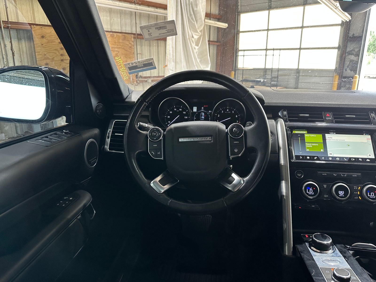 Thumbnail: 2017 Land Rover Discovery - 4