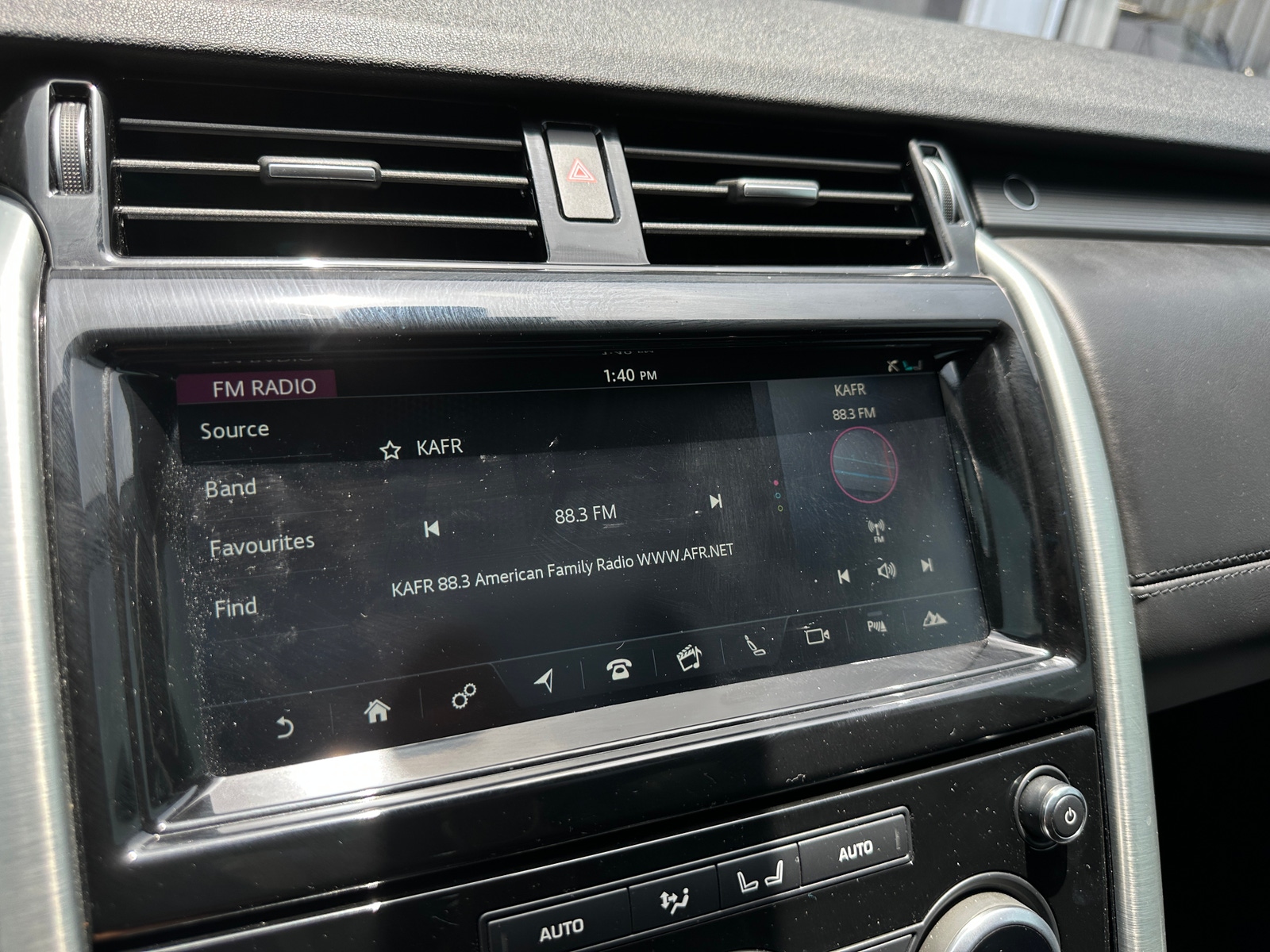 Thumbnail: 2017 Land Rover Discovery - 3