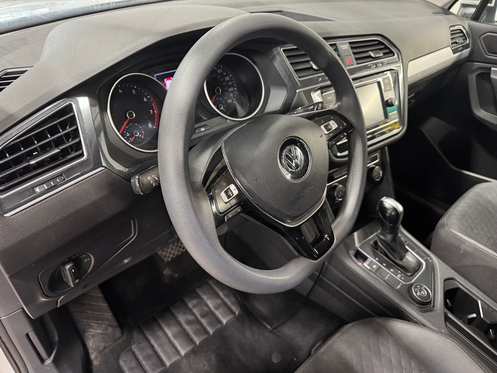 Thumbnail: 2020 Volkswagen Tiguan - 3