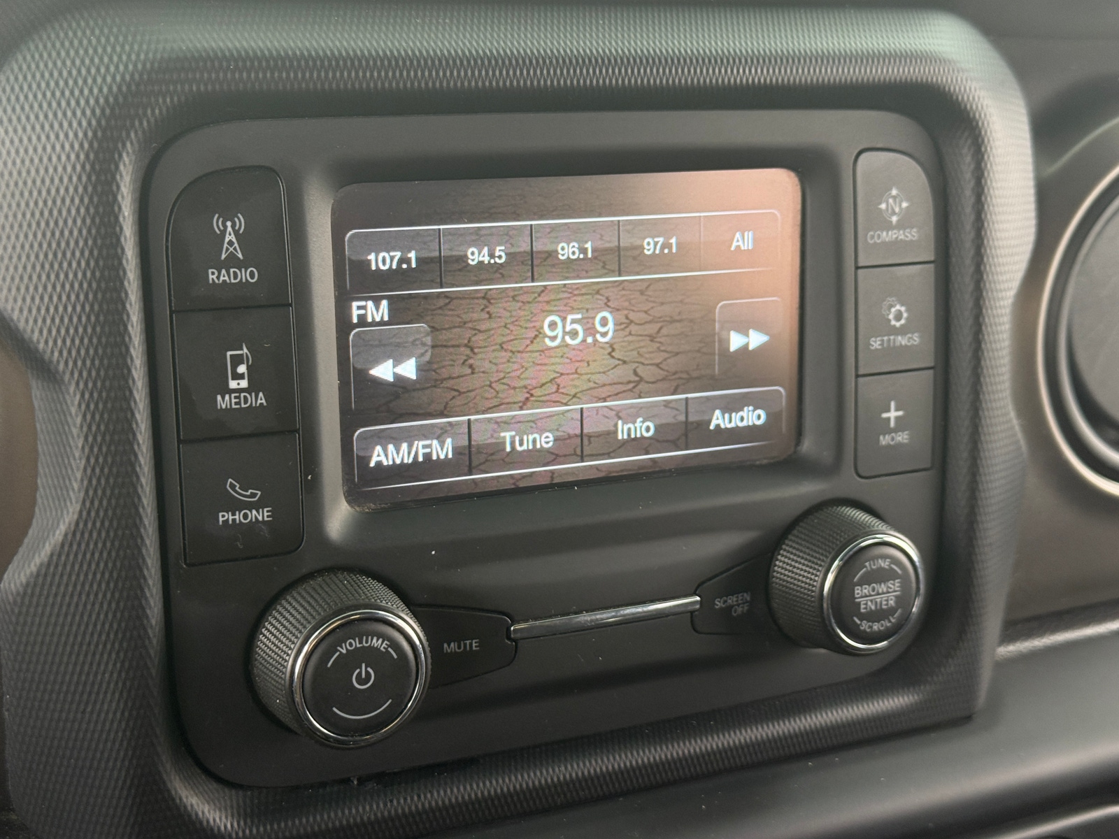 Thumbnail: 2020 Jeep Gladiator - 4