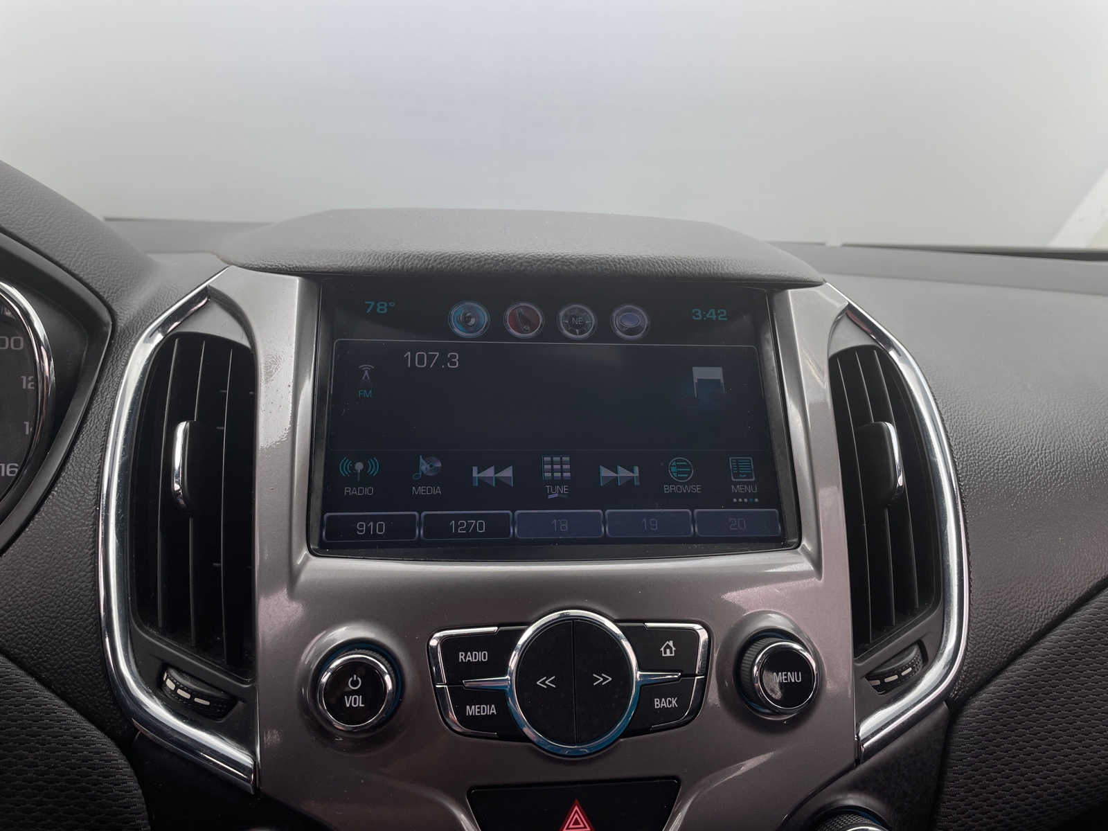 Thumbnail: 2018 Chevrolet Cruze - 4