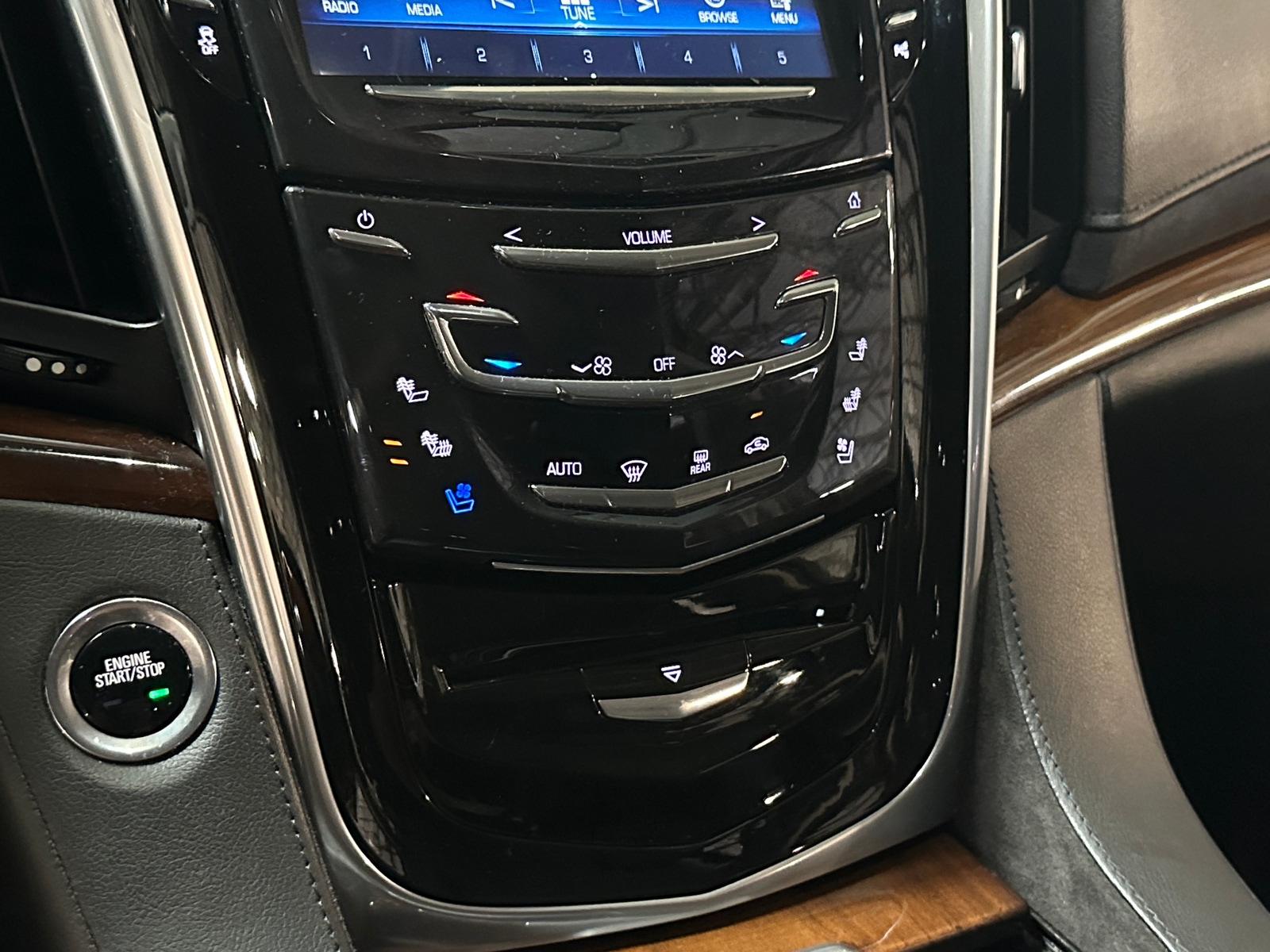 Thumbnail: 2020 Cadillac Escalade - 3