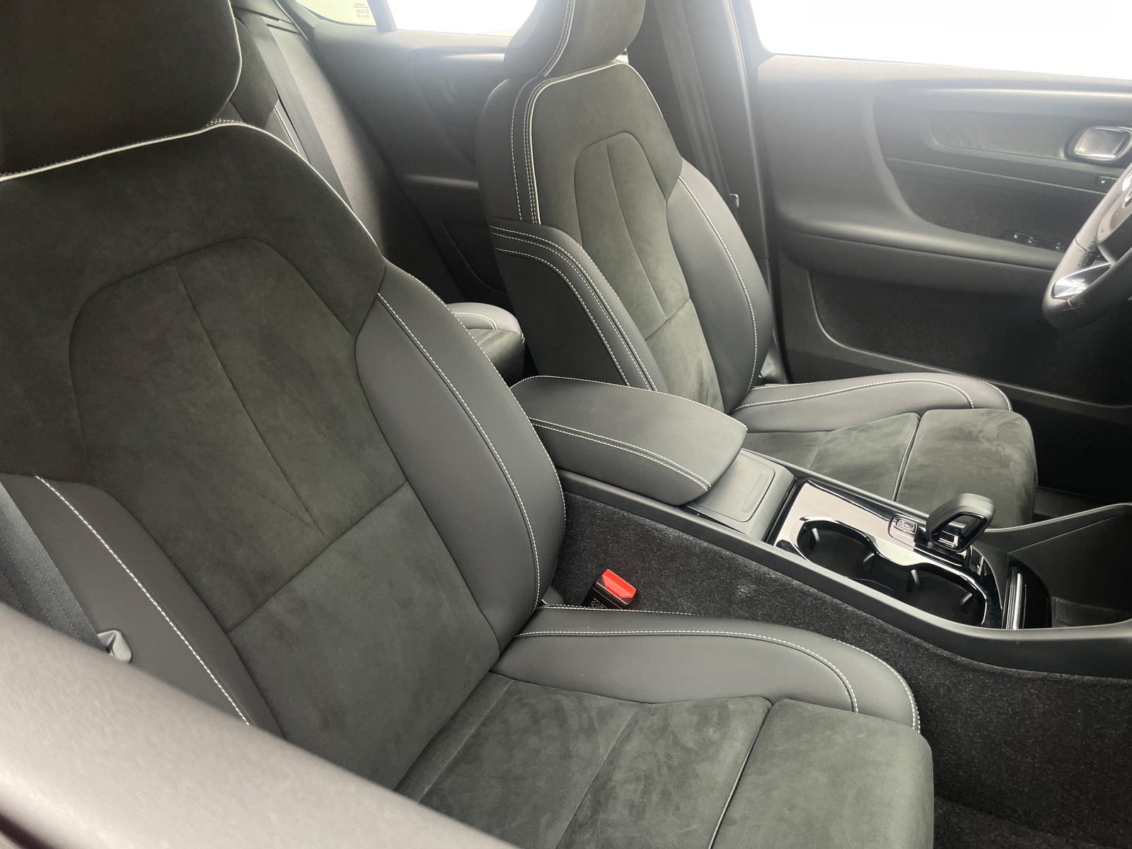 Thumbnail: 2023 Volvo C40 - 2