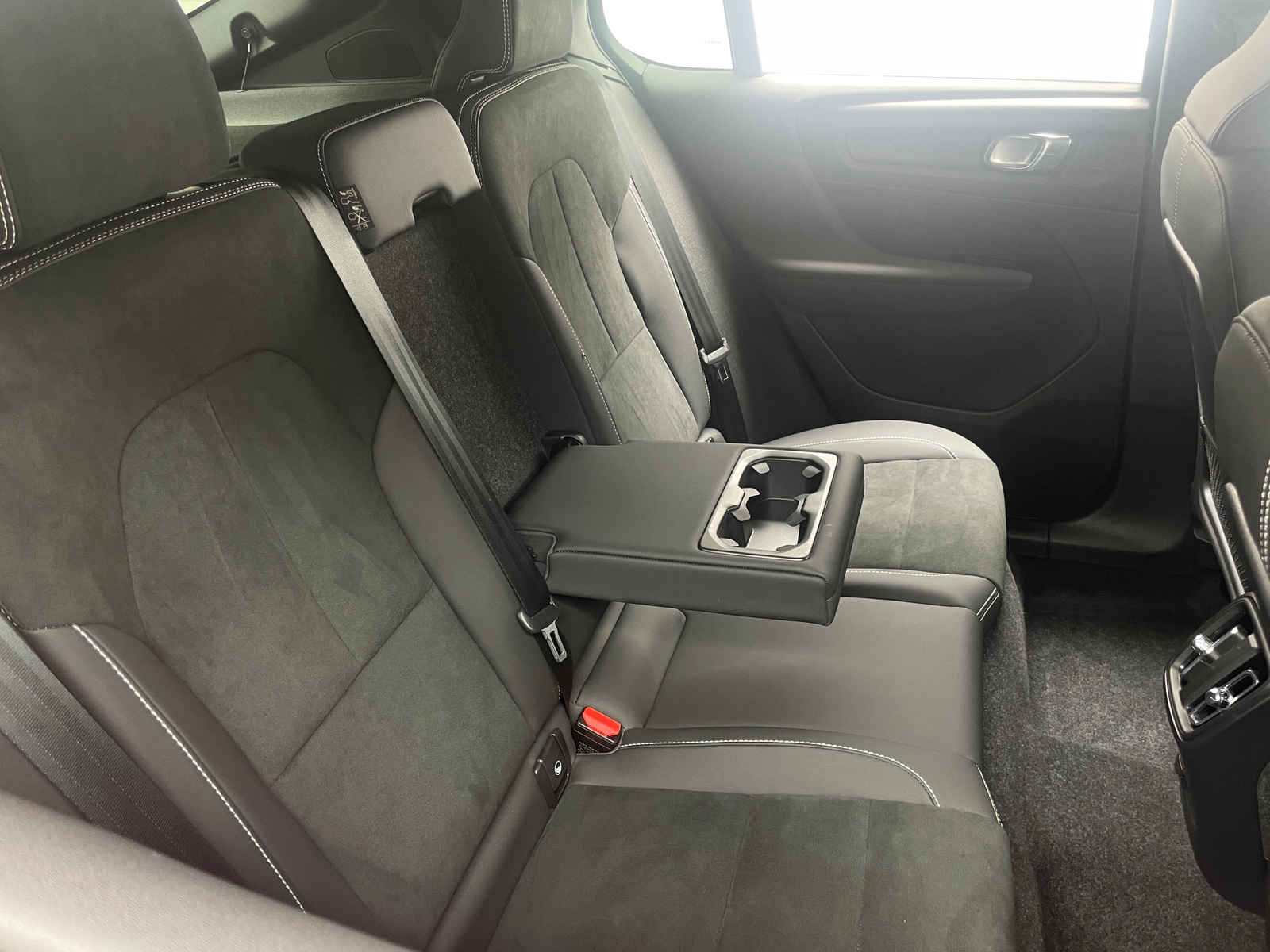 Thumbnail: 2023 Volvo C40 - 6