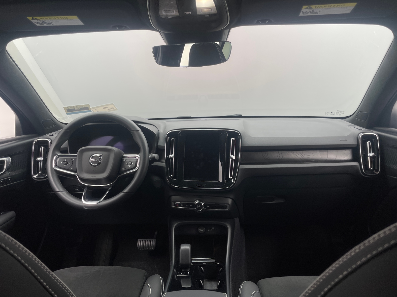 Thumbnail: 2023 Volvo C40 - 3
