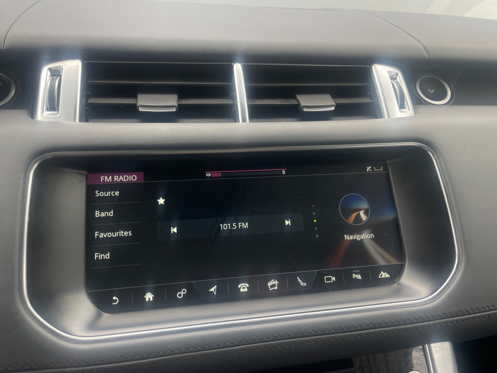 Thumbnail: 2017 Land Rover Range Rover Sport - 3