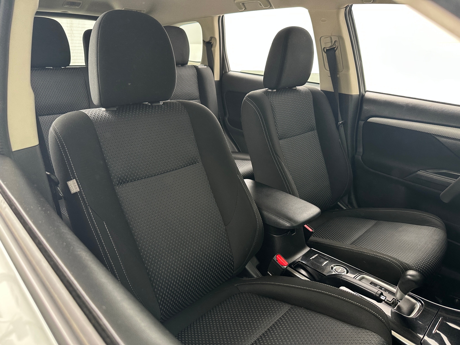Thumbnail: 2018 Mitsubishi Outlander - 2