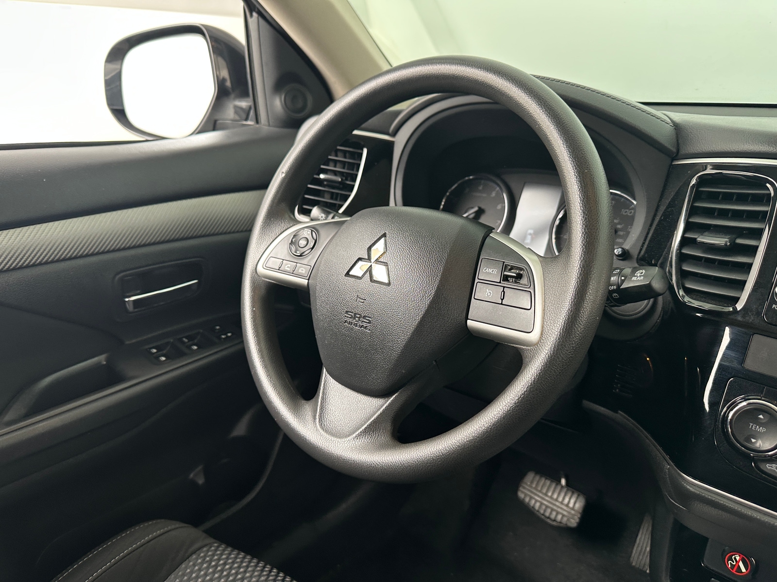 Thumbnail: 2018 Mitsubishi Outlander - 5