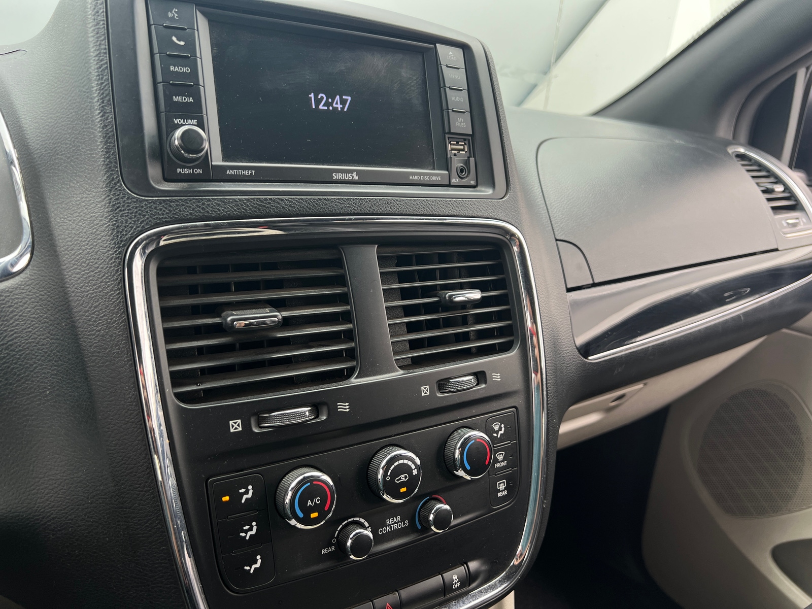 Thumbnail: 2019 Dodge Grand Caravan - 3