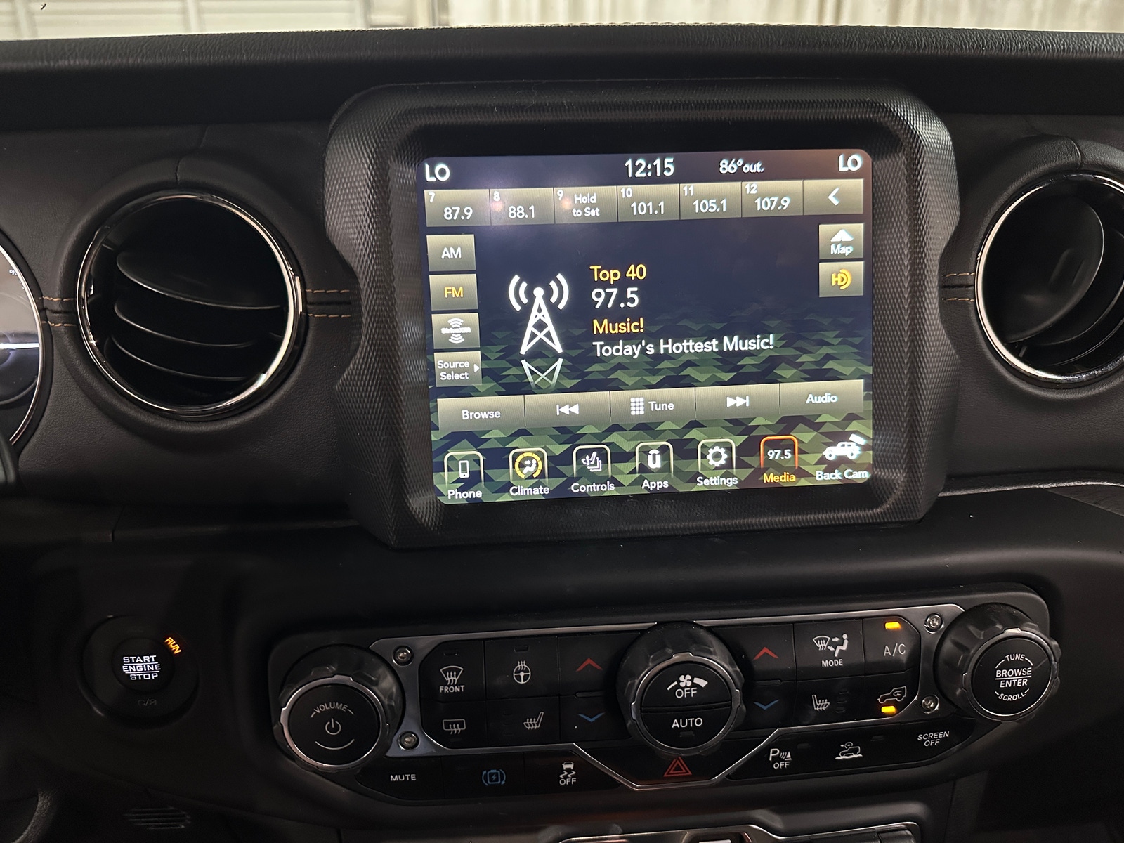 Thumbnail: 2022 Jeep Wrangler - 3