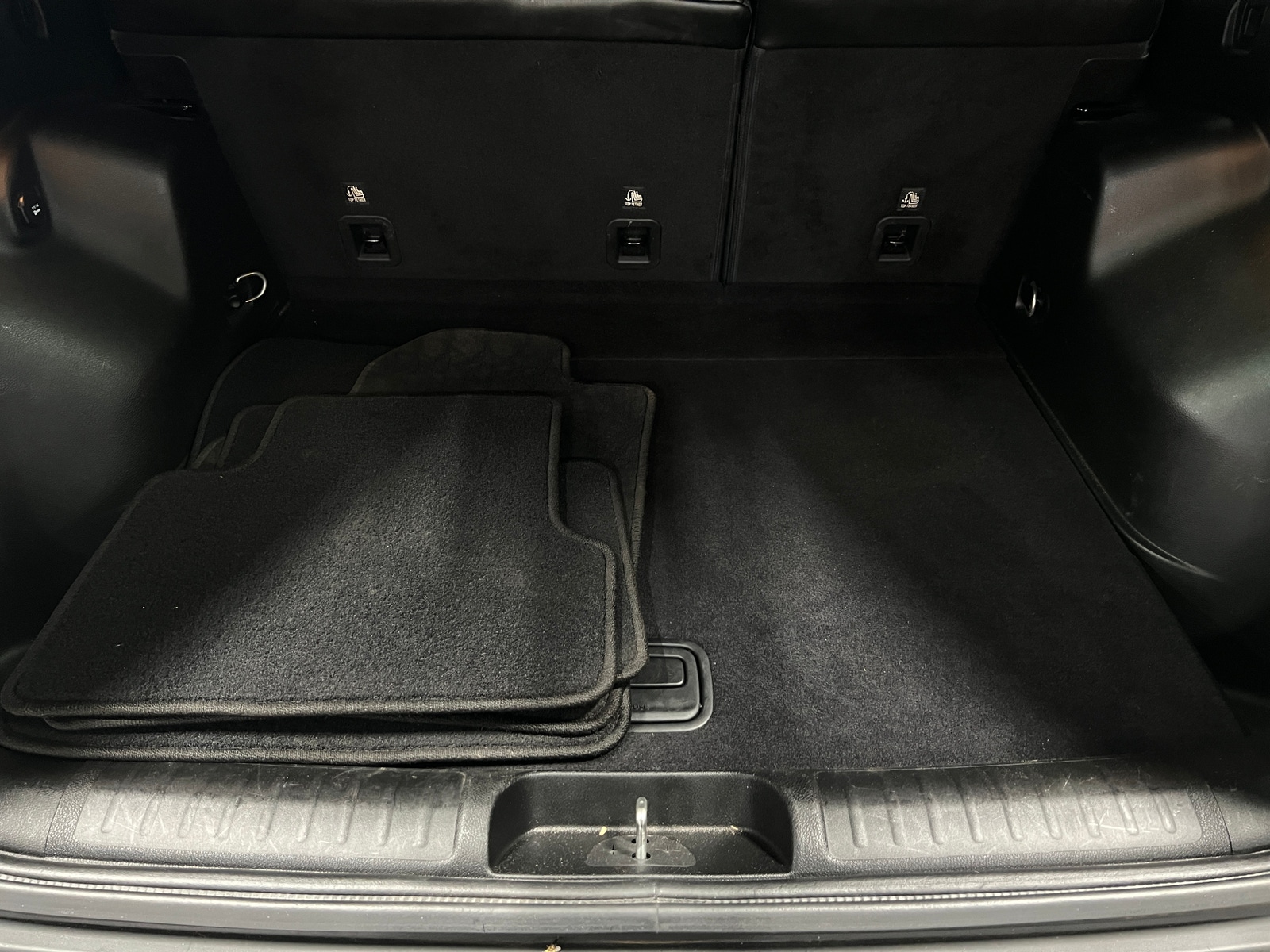 Thumbnail: 2019 Jeep Cherokee - 6