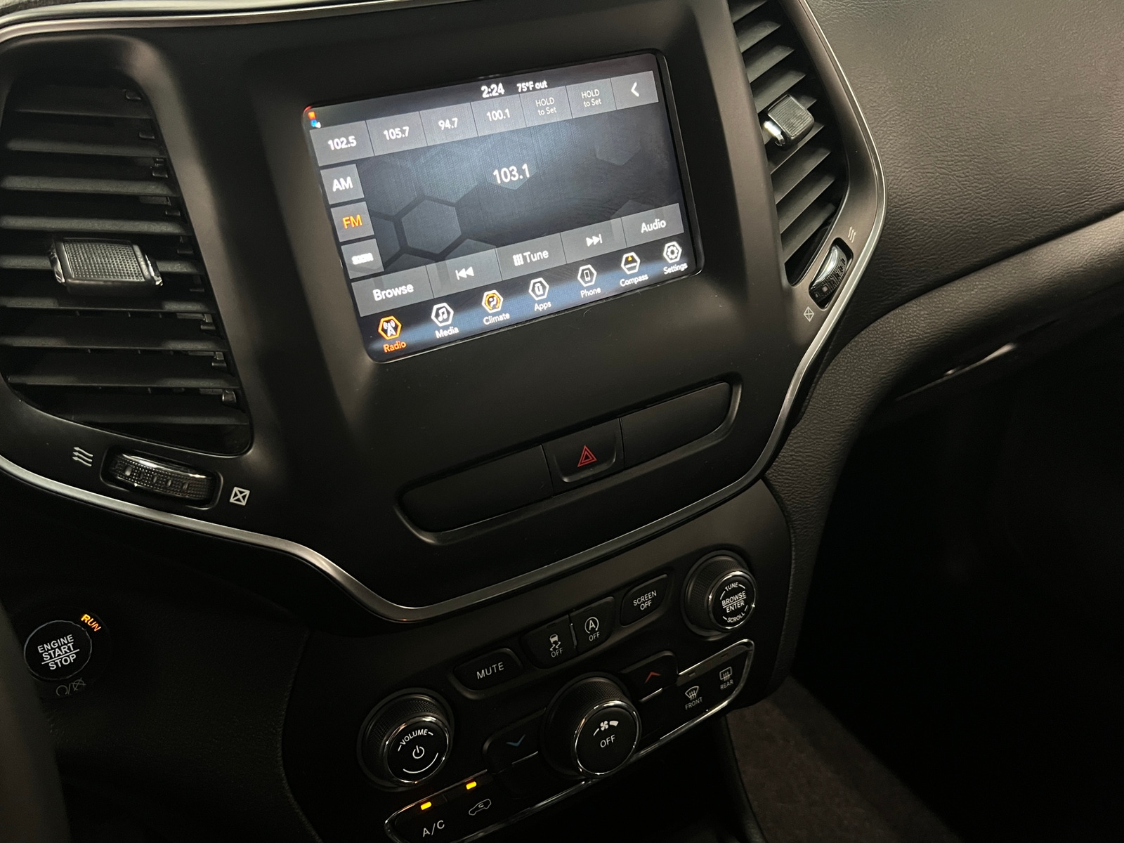 Thumbnail: 2019 Jeep Cherokee - 3