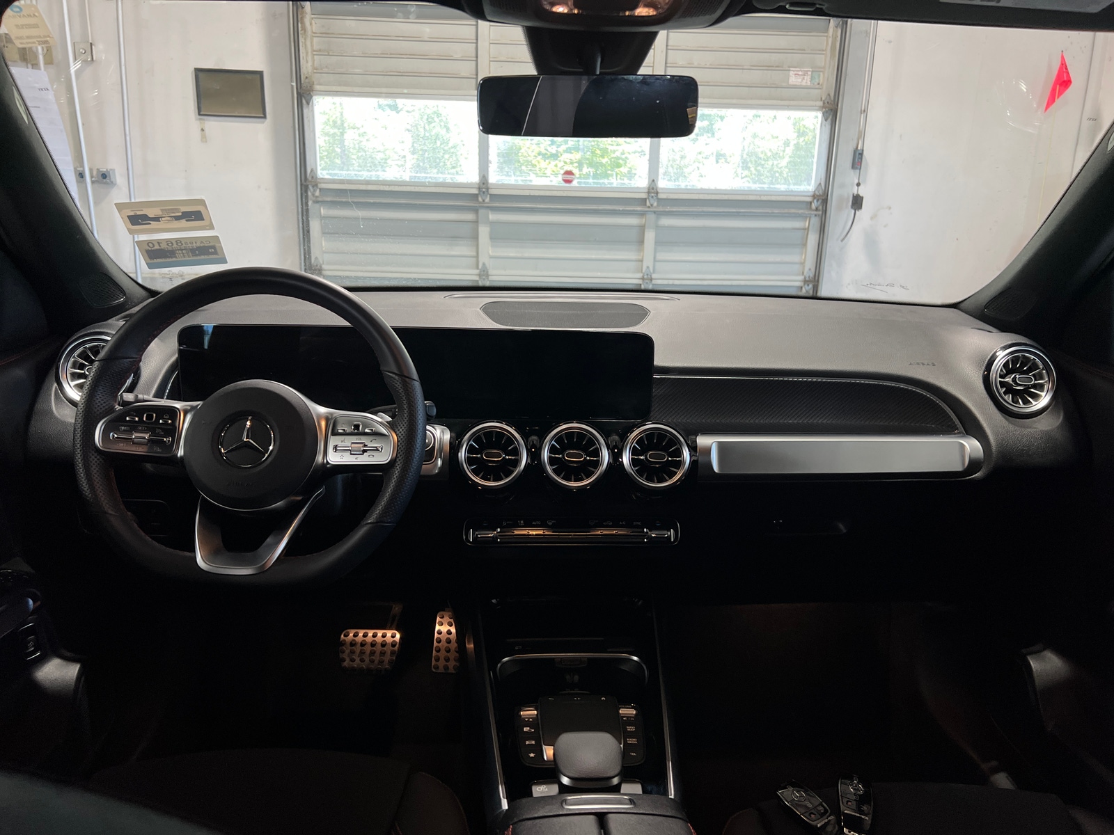 Thumbnail: 2023 Mercedes-Benz GLB - 2