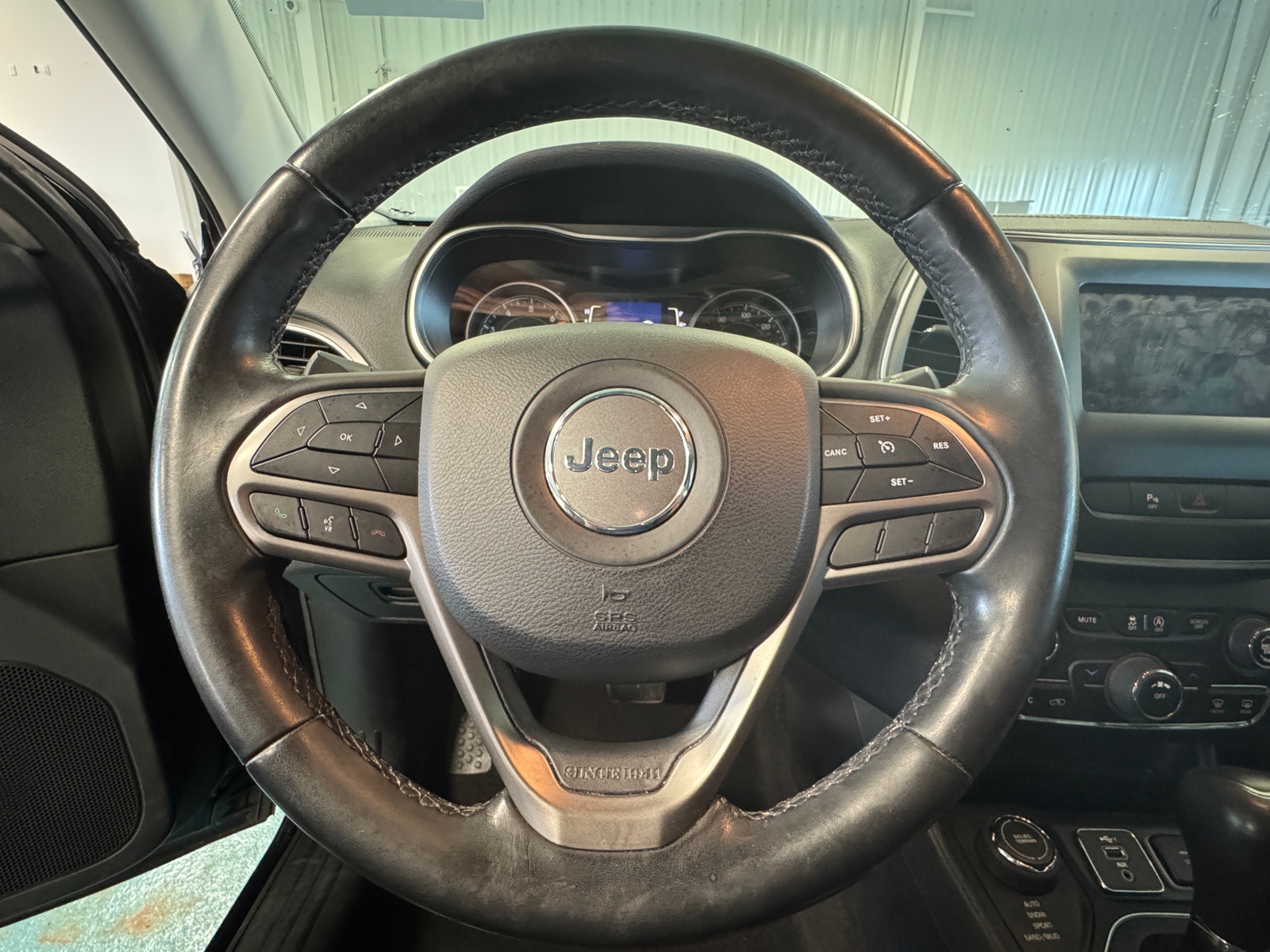 Thumbnail: 2020 Jeep Cherokee - 4