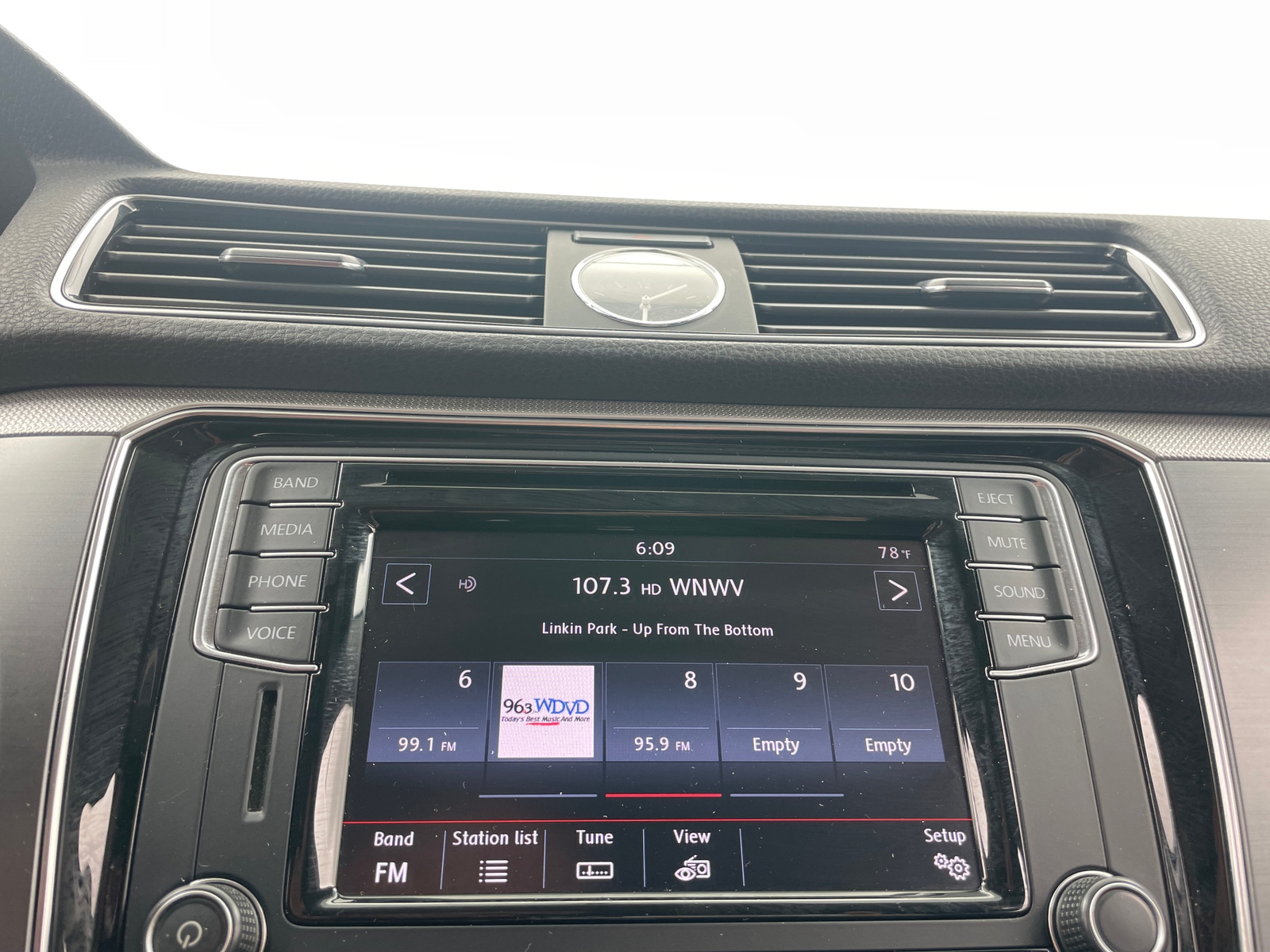 Thumbnail: 2017 Volkswagen Passat - 3