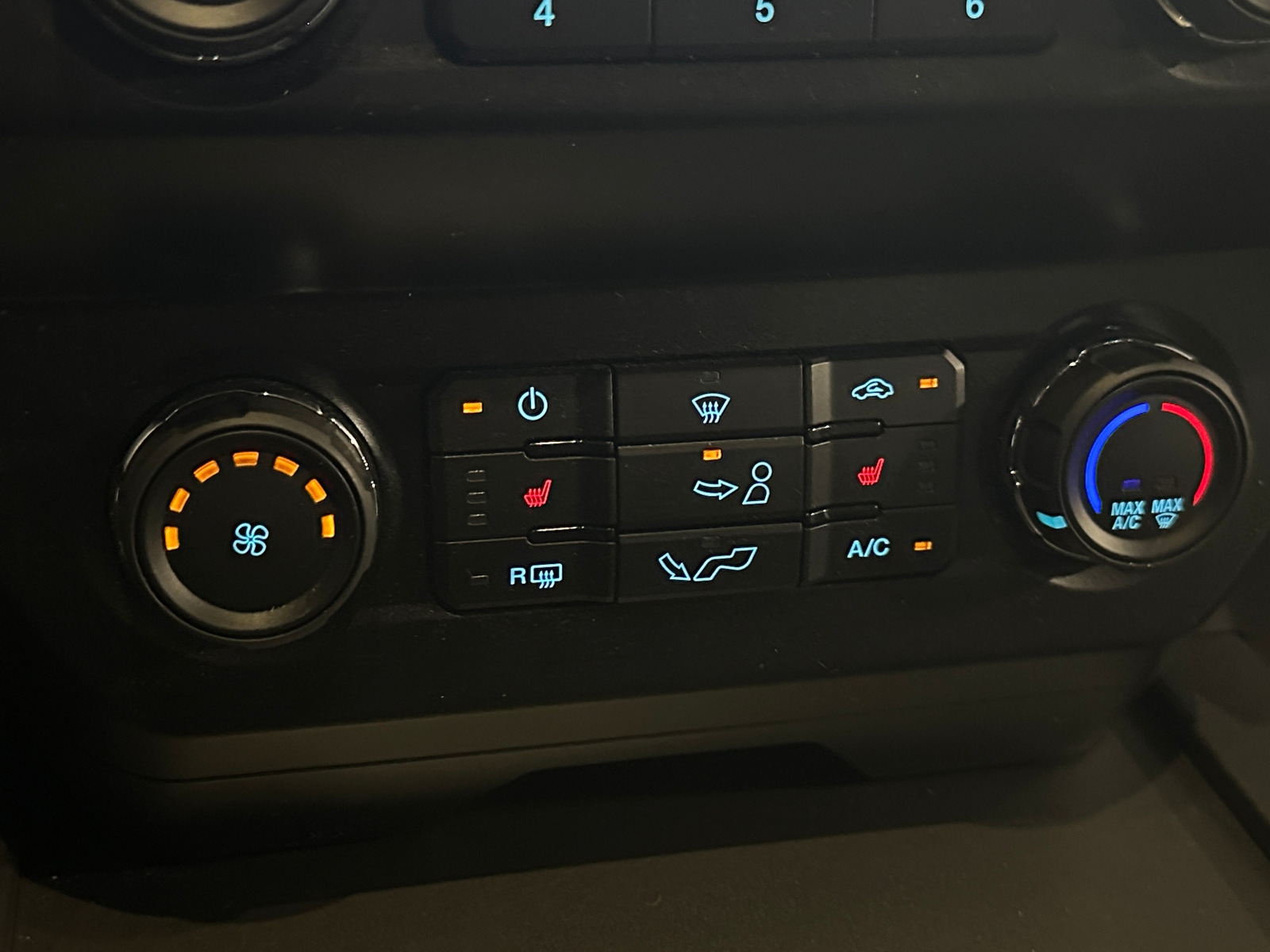 Thumbnail: 2020 Ford Econoline - 4