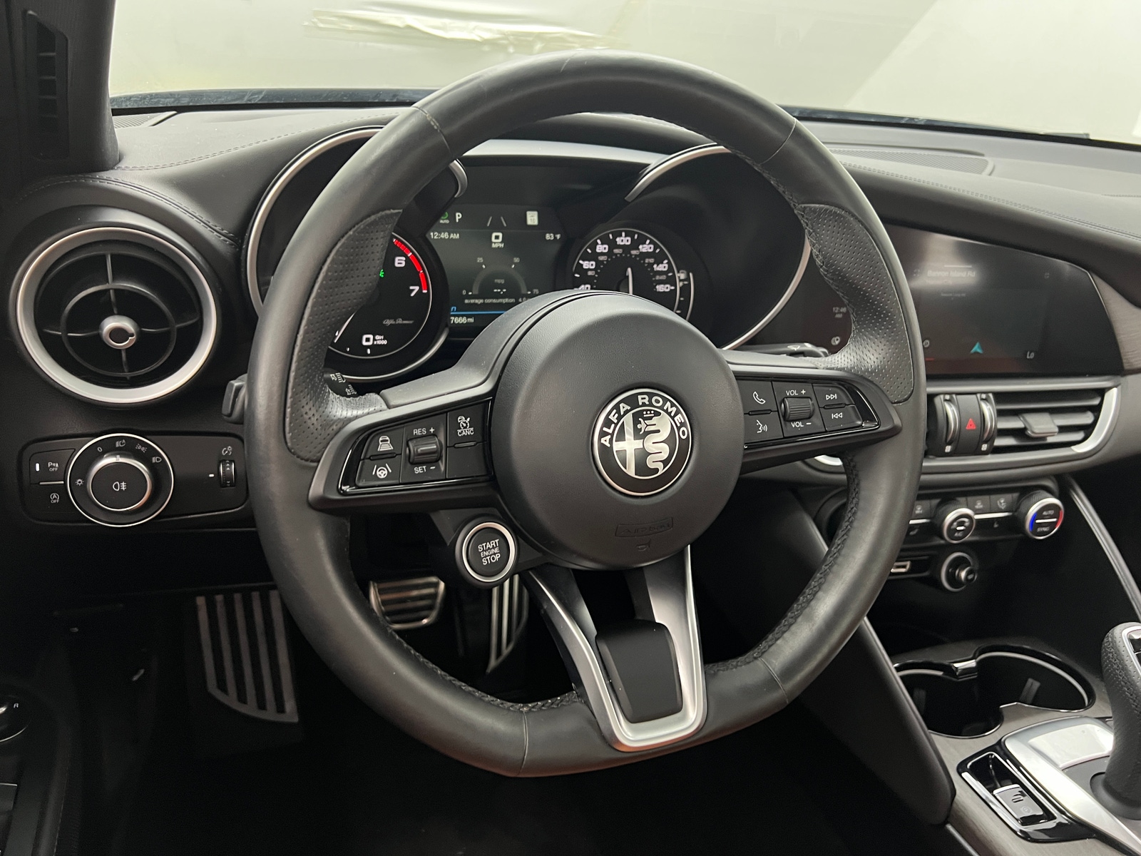 Thumbnail: 2022 Alfa Romeo Giulia - 5