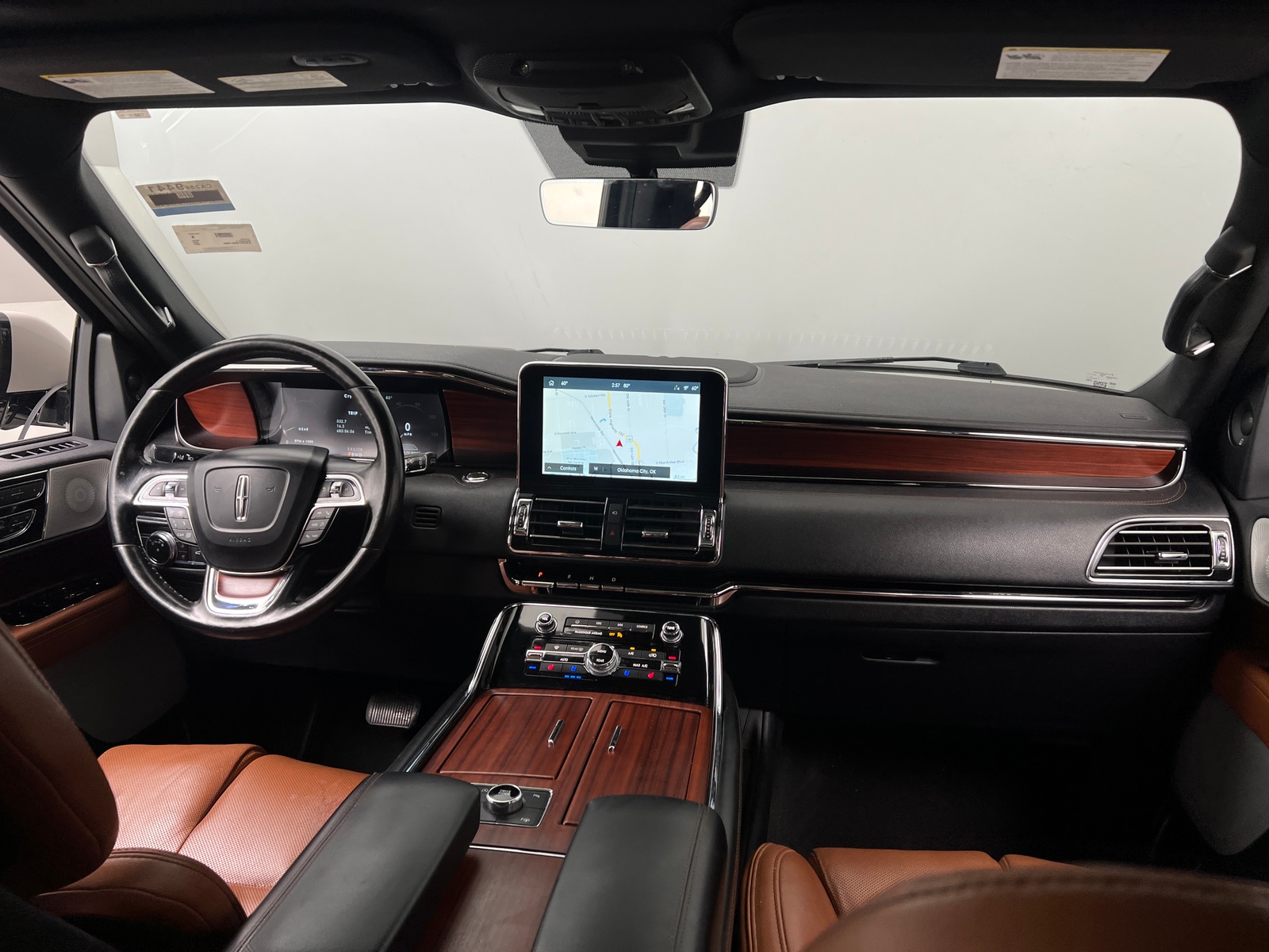 Thumbnail: 2021 Lincoln Navigator L - 2