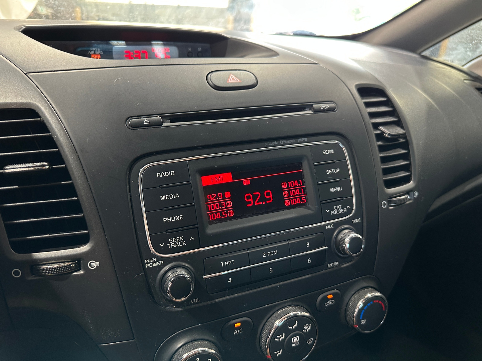 Thumbnail: 2016 Kia Forte - 4