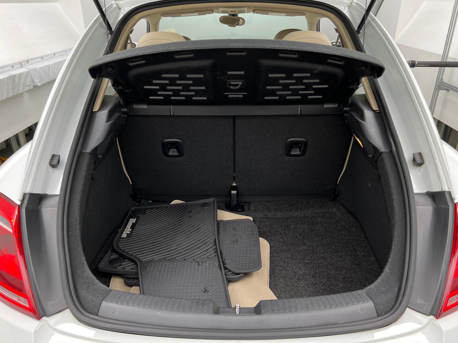 Thumbnail: 2016 Volkswagen Beetle - 7