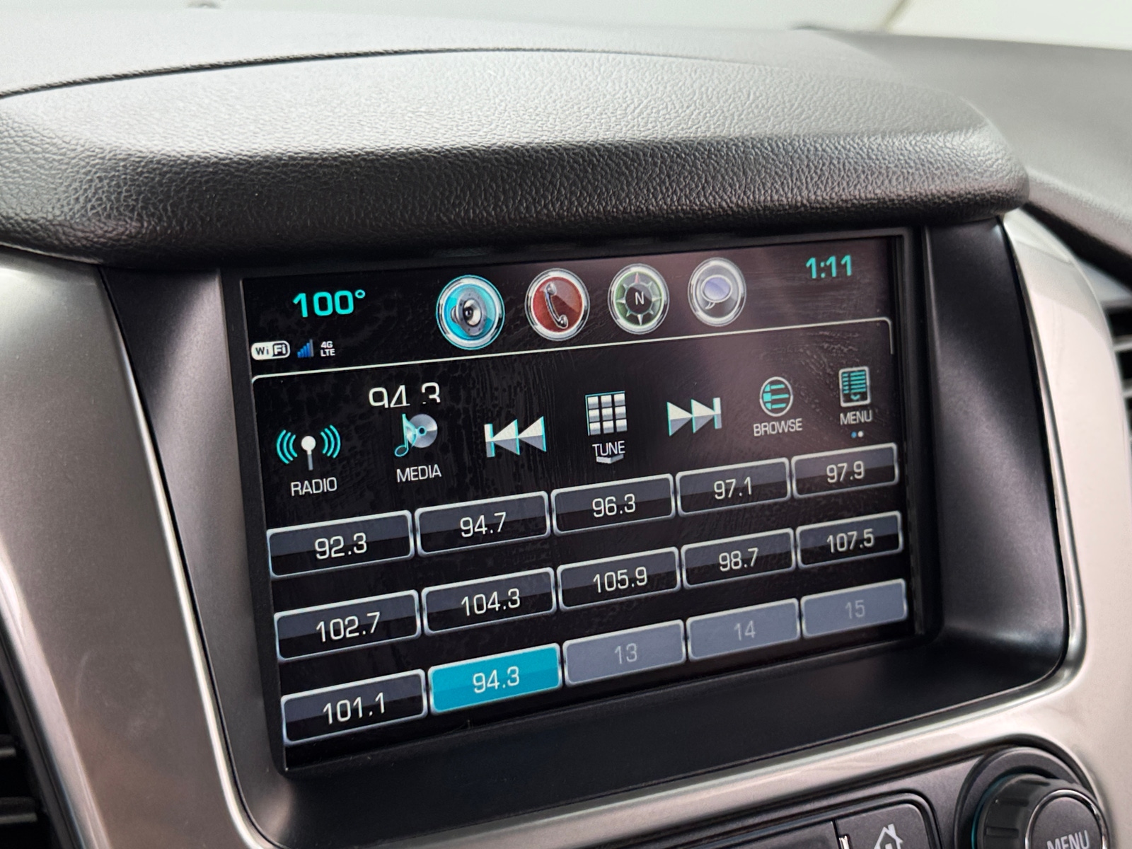 Thumbnail: 2019 Chevrolet Suburban - 3