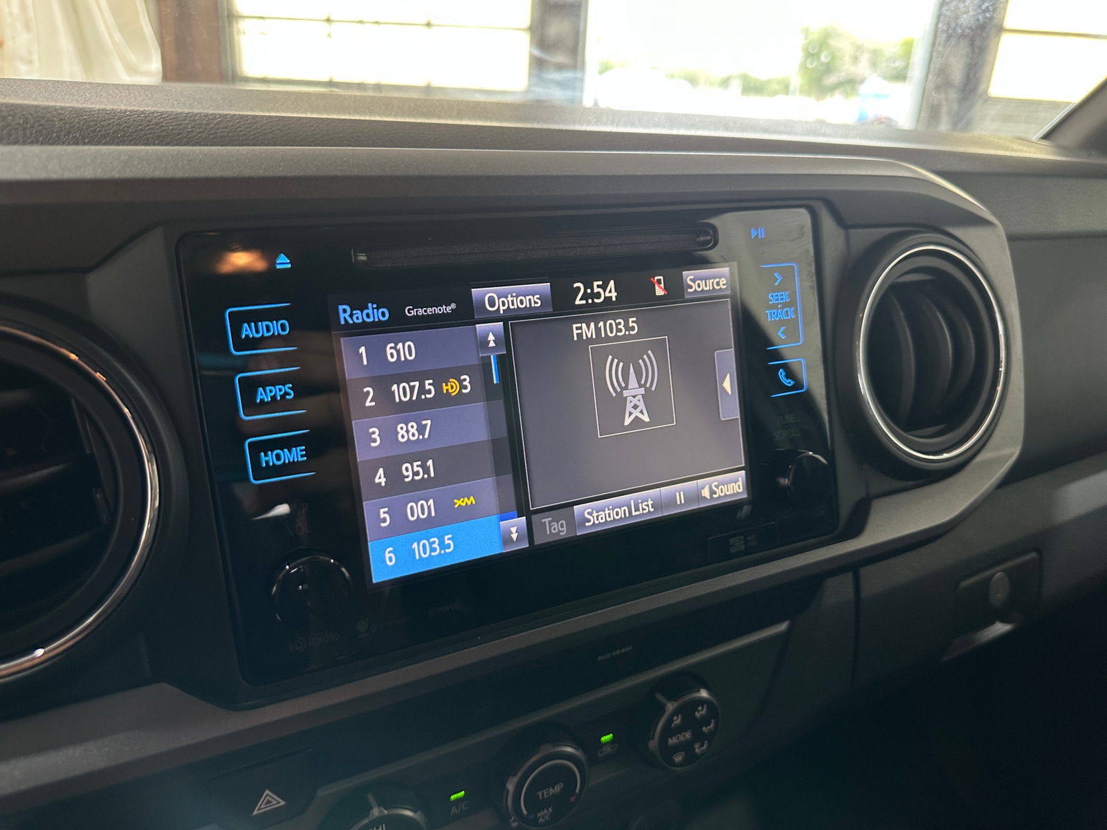 Thumbnail: 2019 Toyota Tacoma - 4
