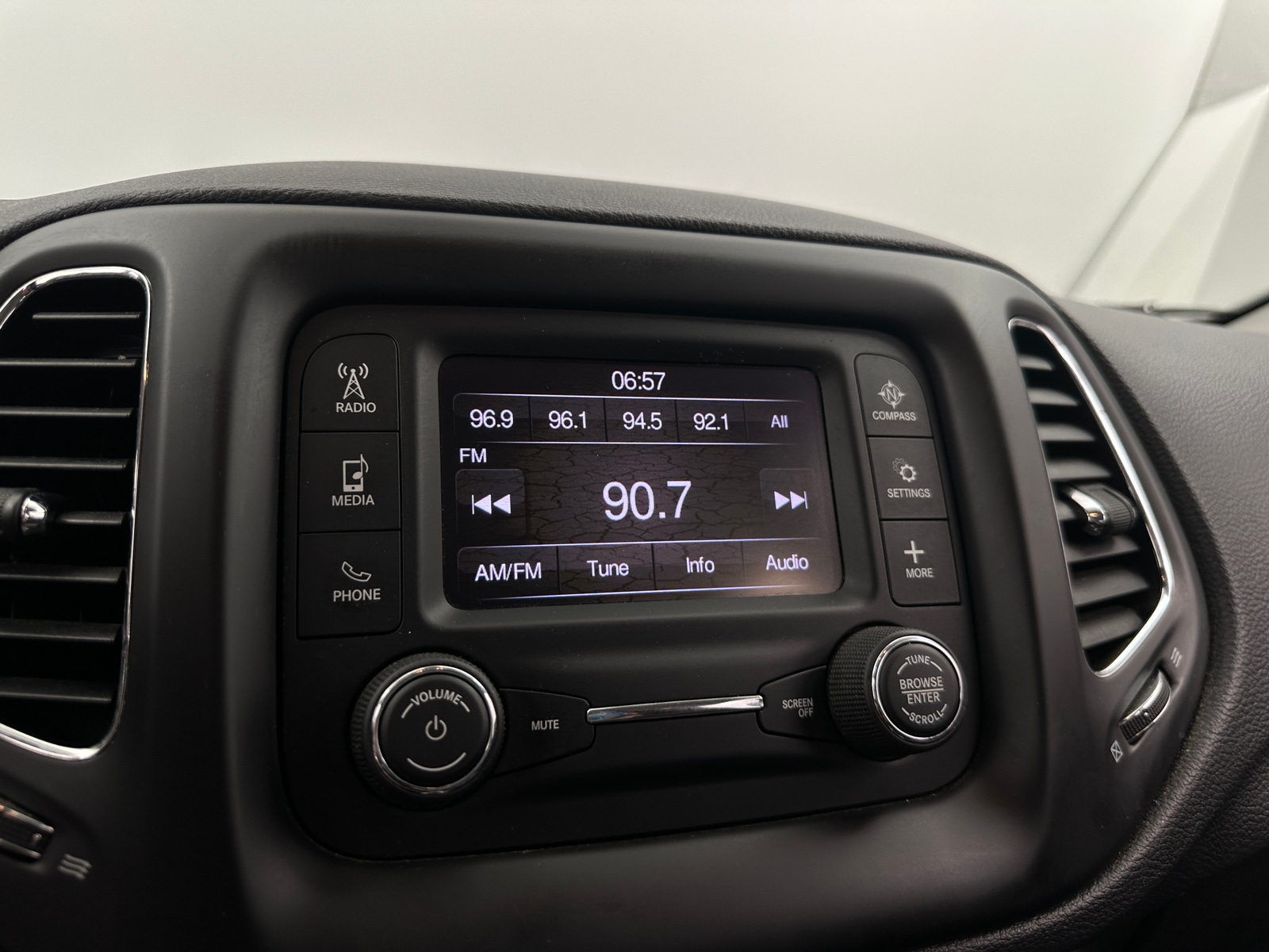 Thumbnail: 2018 Jeep Compass - 4