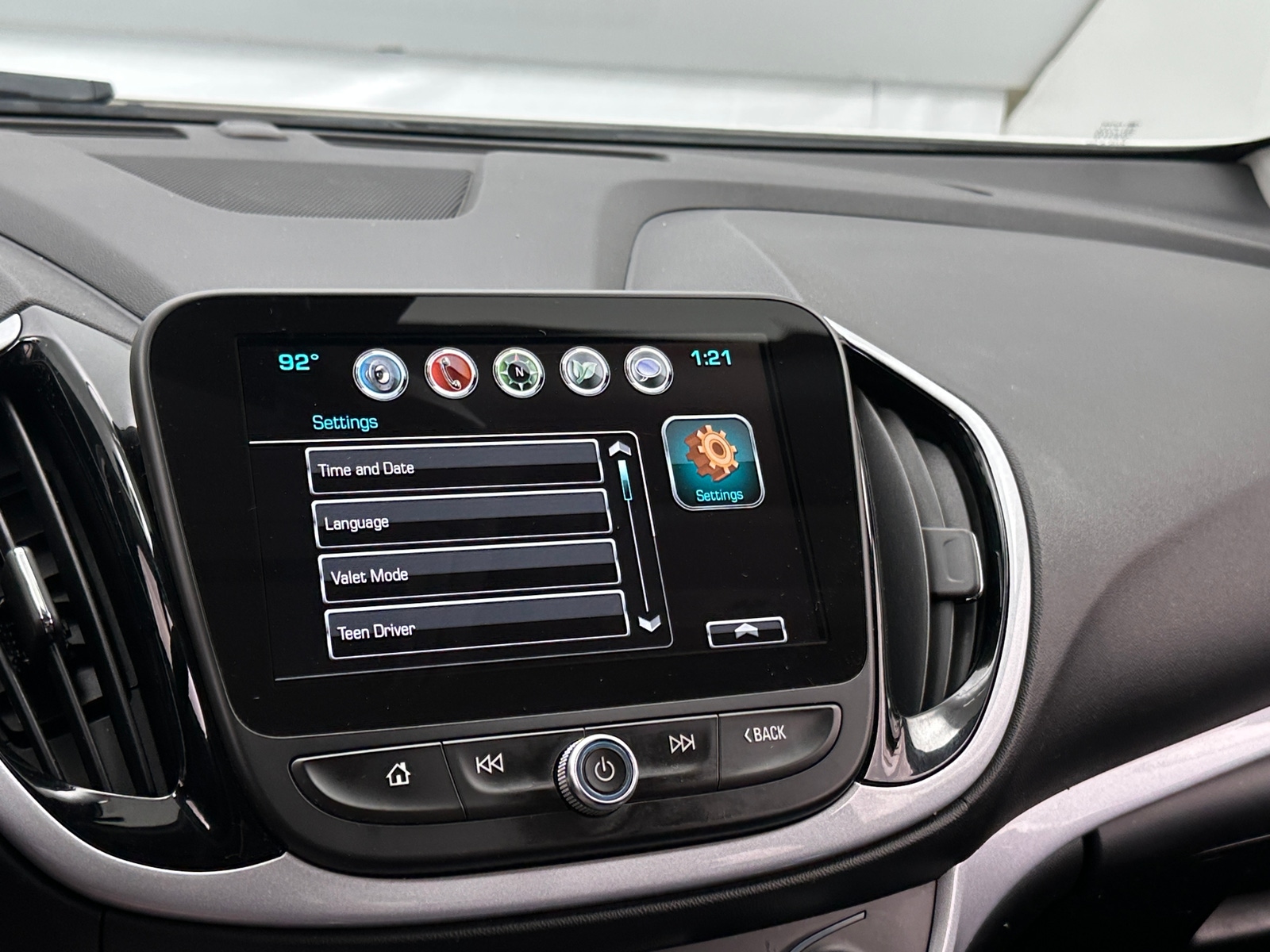 Thumbnail: 2018 Chevrolet Volt - 4