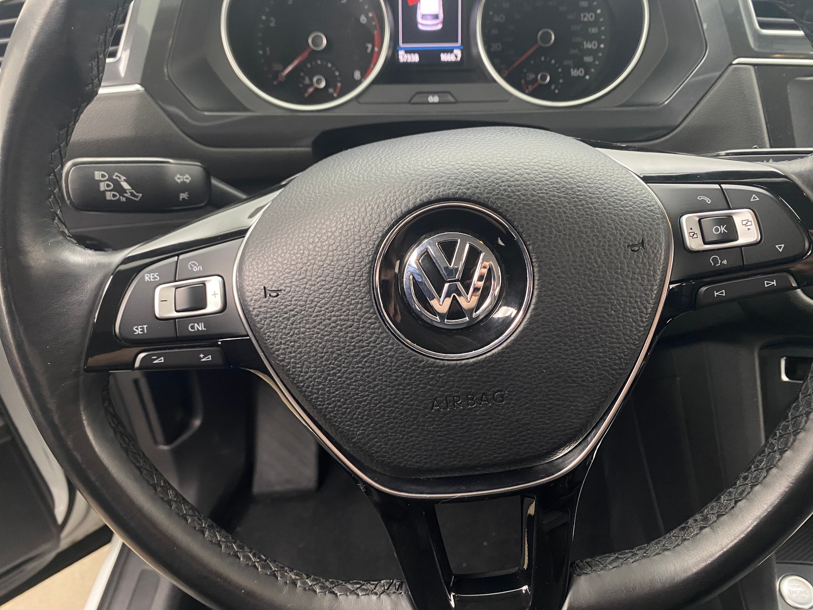Thumbnail: 2018 Volkswagen Tiguan - 4