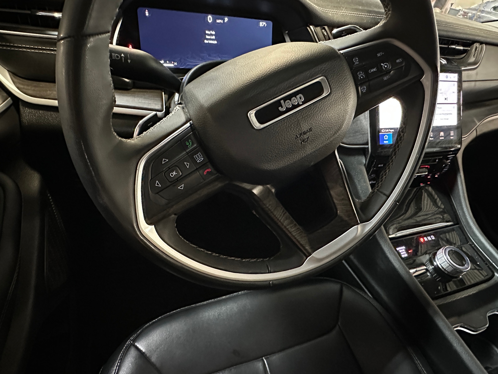Thumbnail: 2023 Jeep Grand Cherokee L - 4