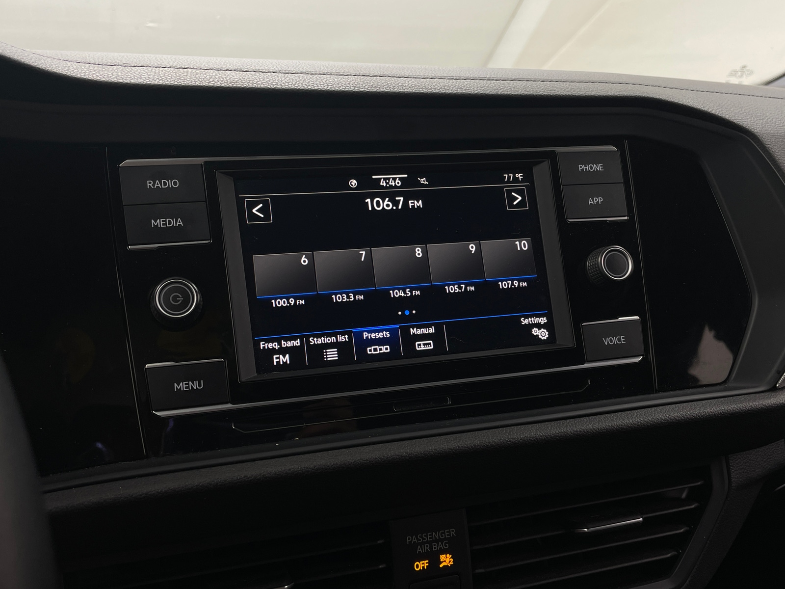 Thumbnail: 2023 Volkswagen Jetta - 4