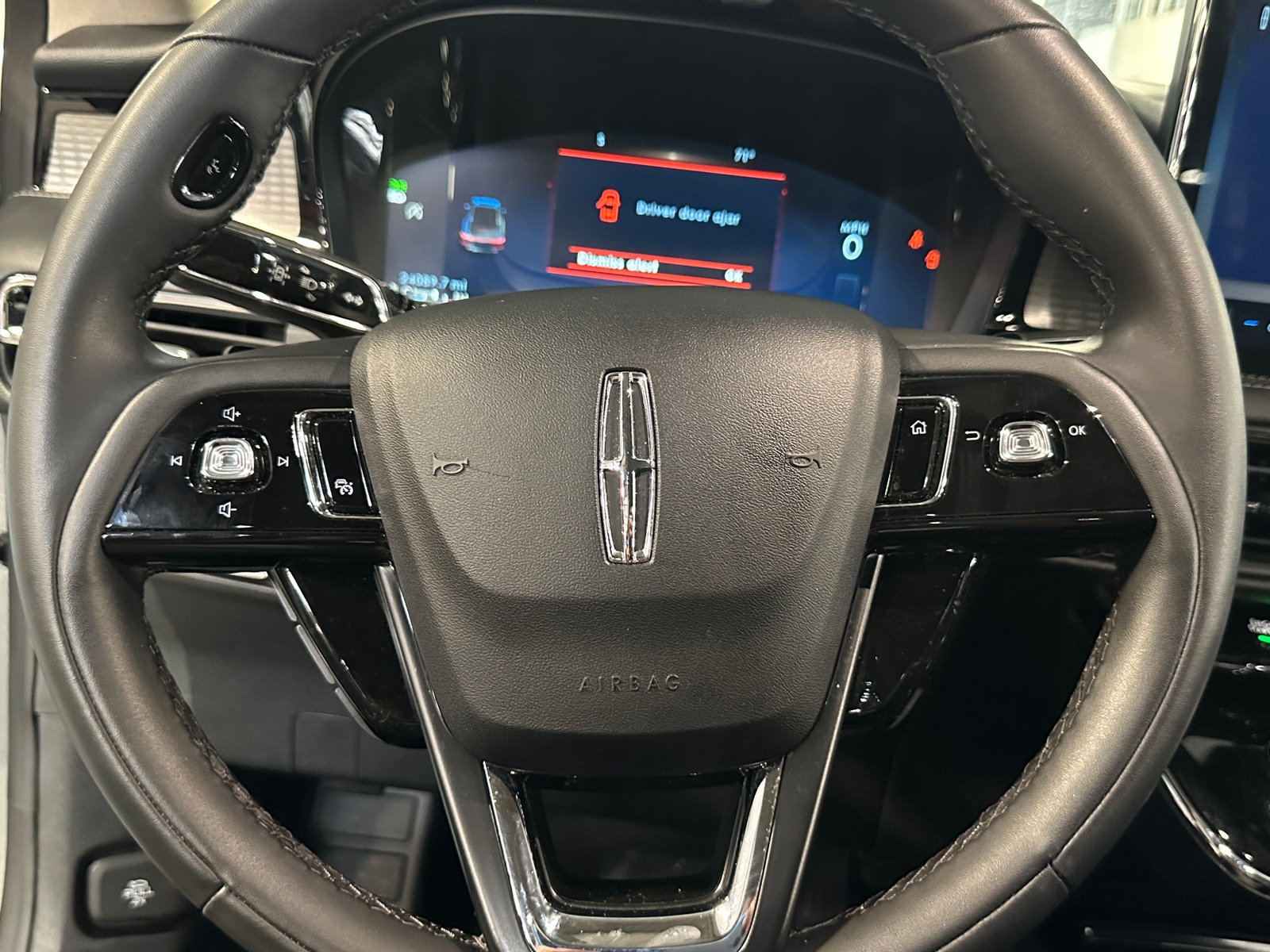 Thumbnail: 2023 Lincoln Corsair - 4