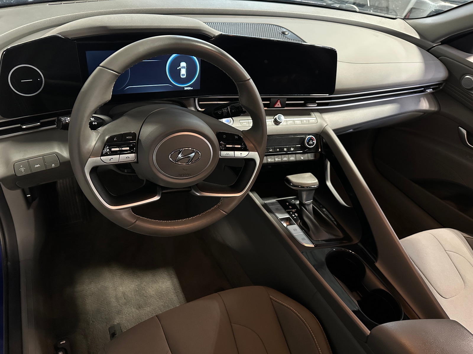 Thumbnail: 2023 Hyundai Elantra - 3