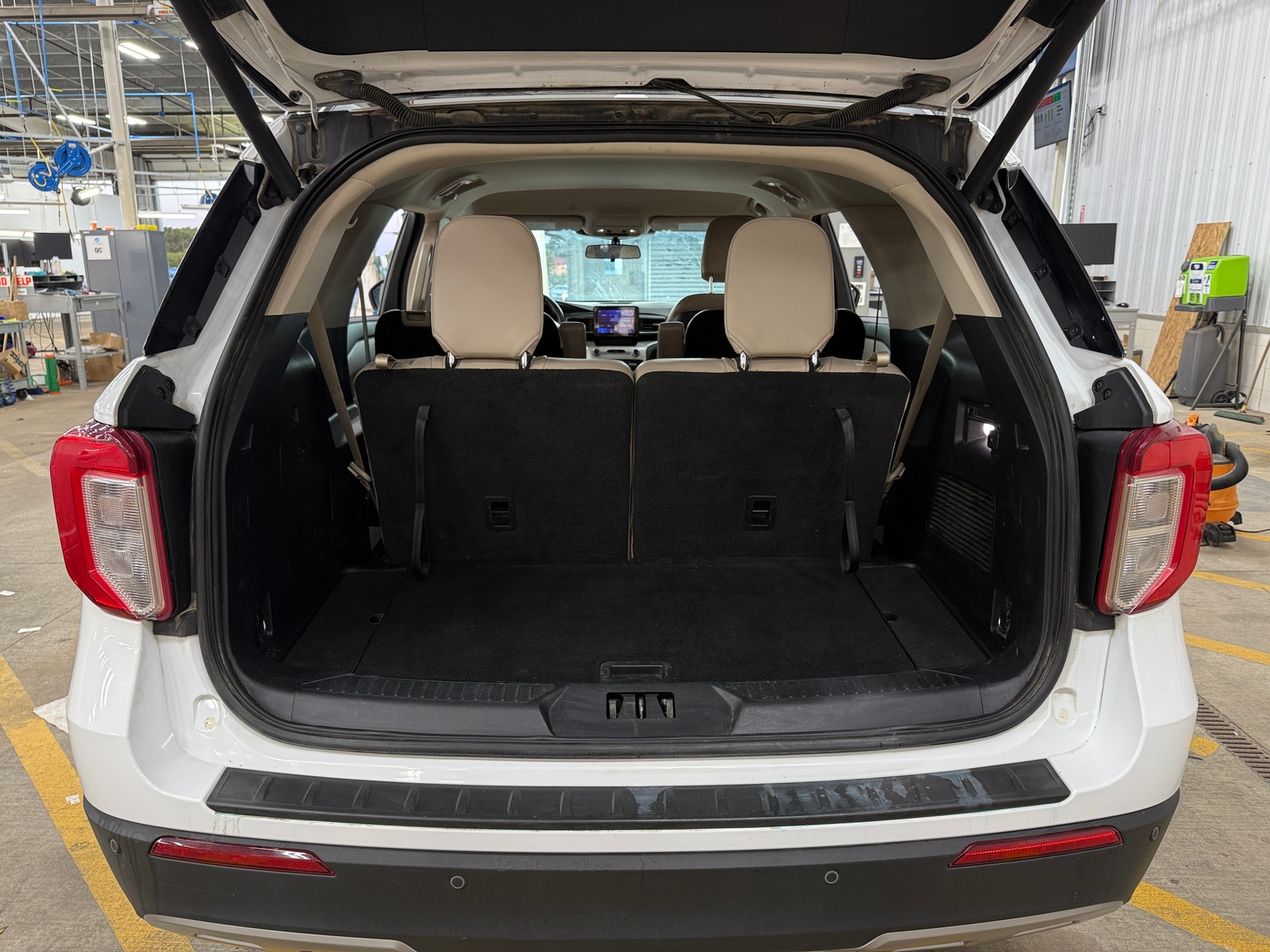 Thumbnail: 2020 Ford Explorer - 7