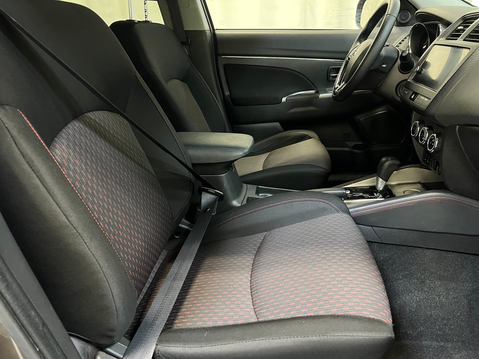 Thumbnail: 2019 Mitsubishi Outlander Sport - 2