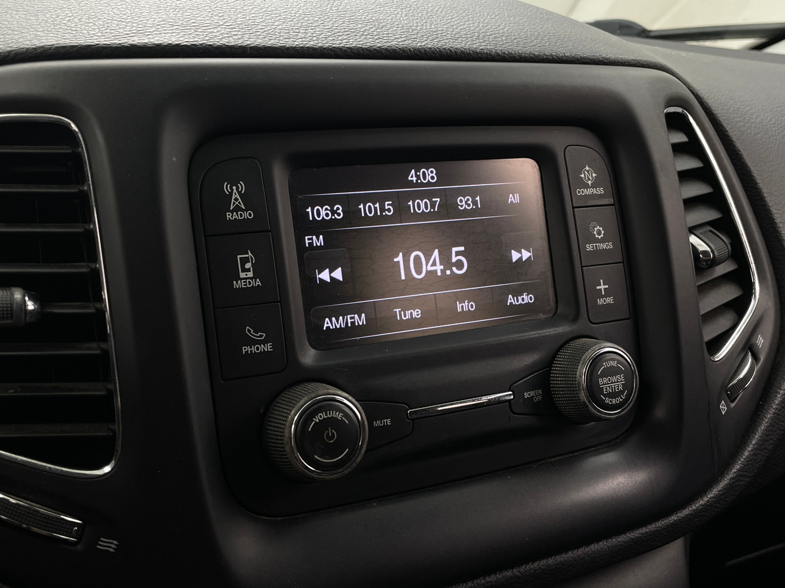 Thumbnail: 2018 Jeep Compass - 4