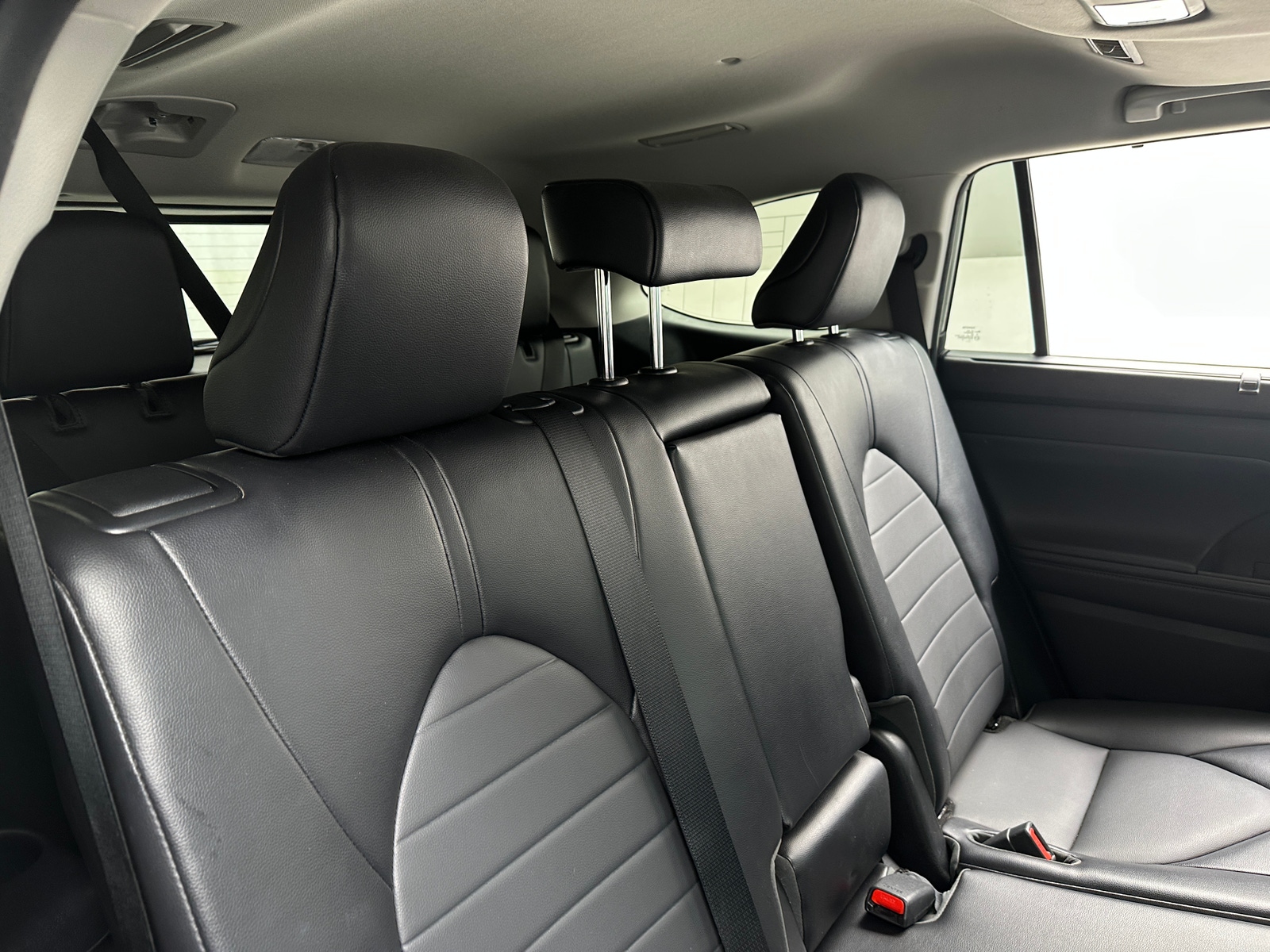 Thumbnail: 2022 Toyota Highlander - 5