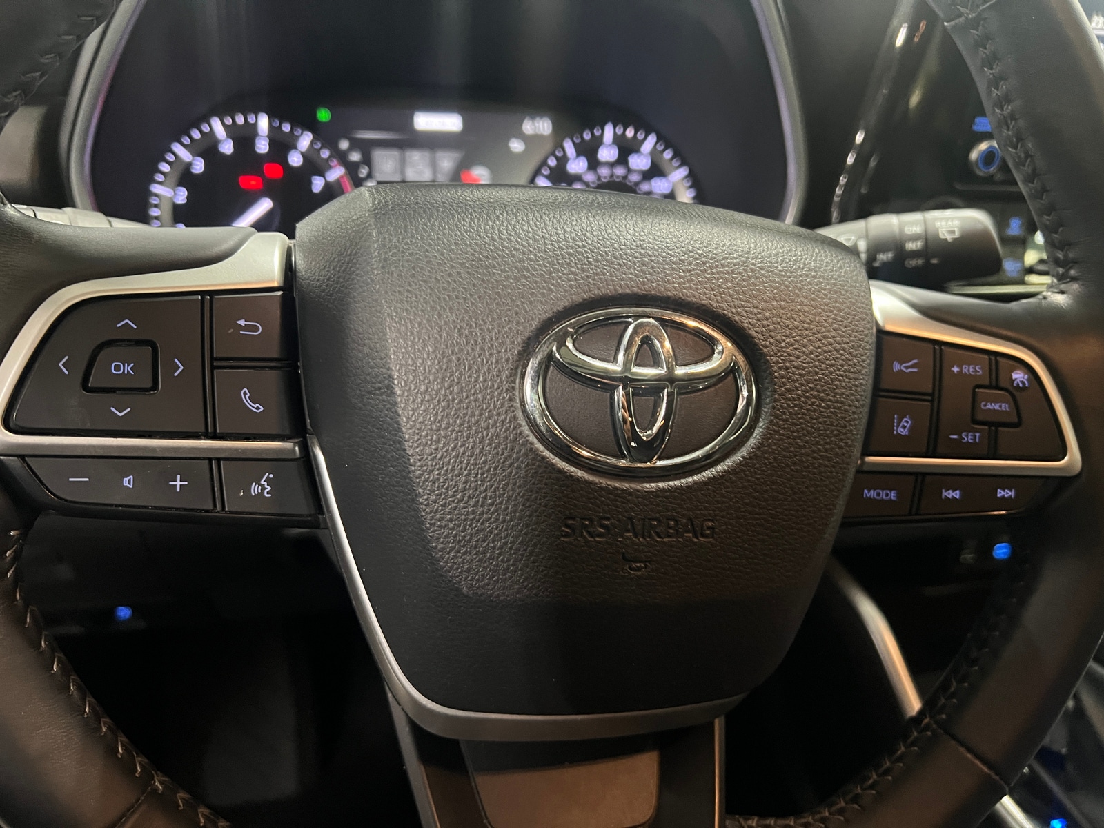 Thumbnail: 2022 Toyota Highlander - 4