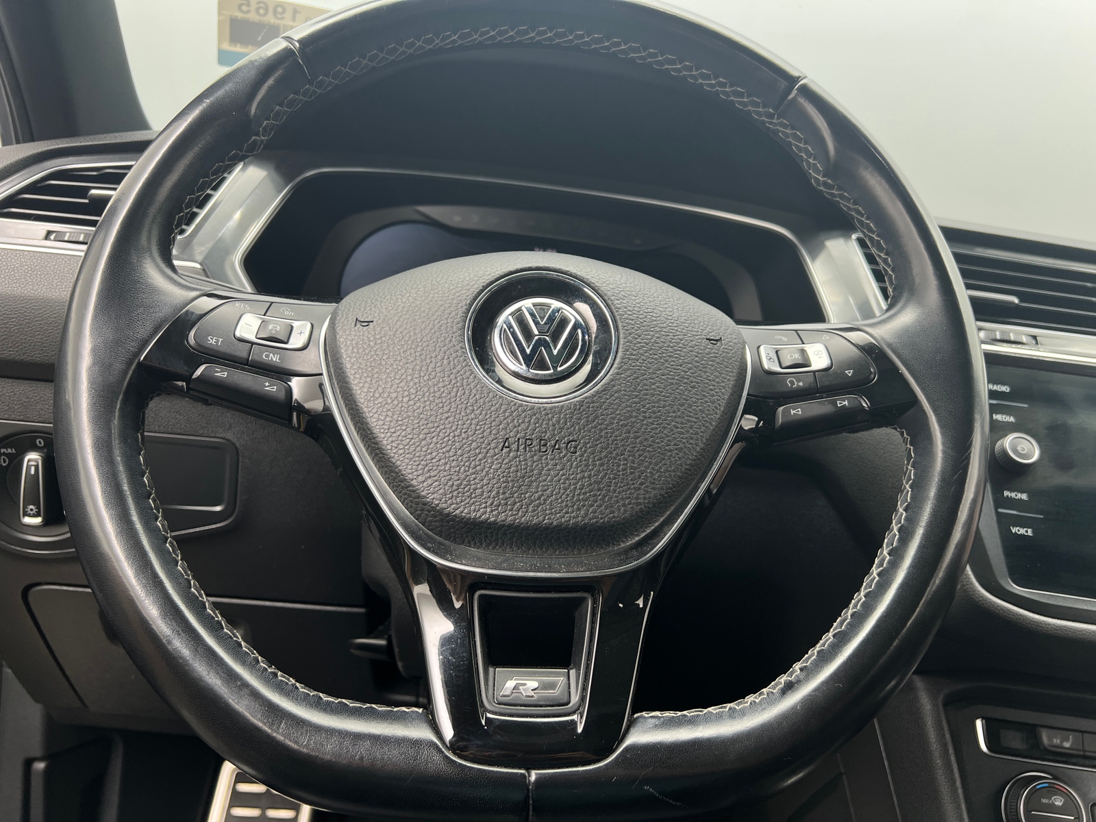 Thumbnail: 2018 Volkswagen Tiguan - 4