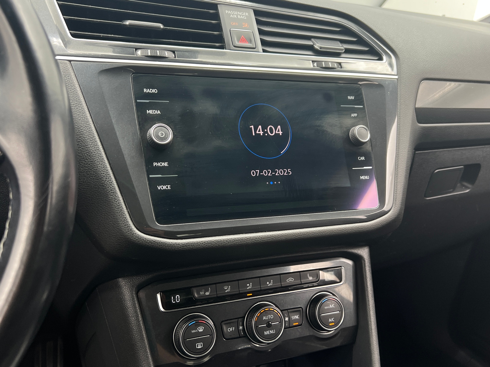 Thumbnail: 2018 Volkswagen Tiguan - 3