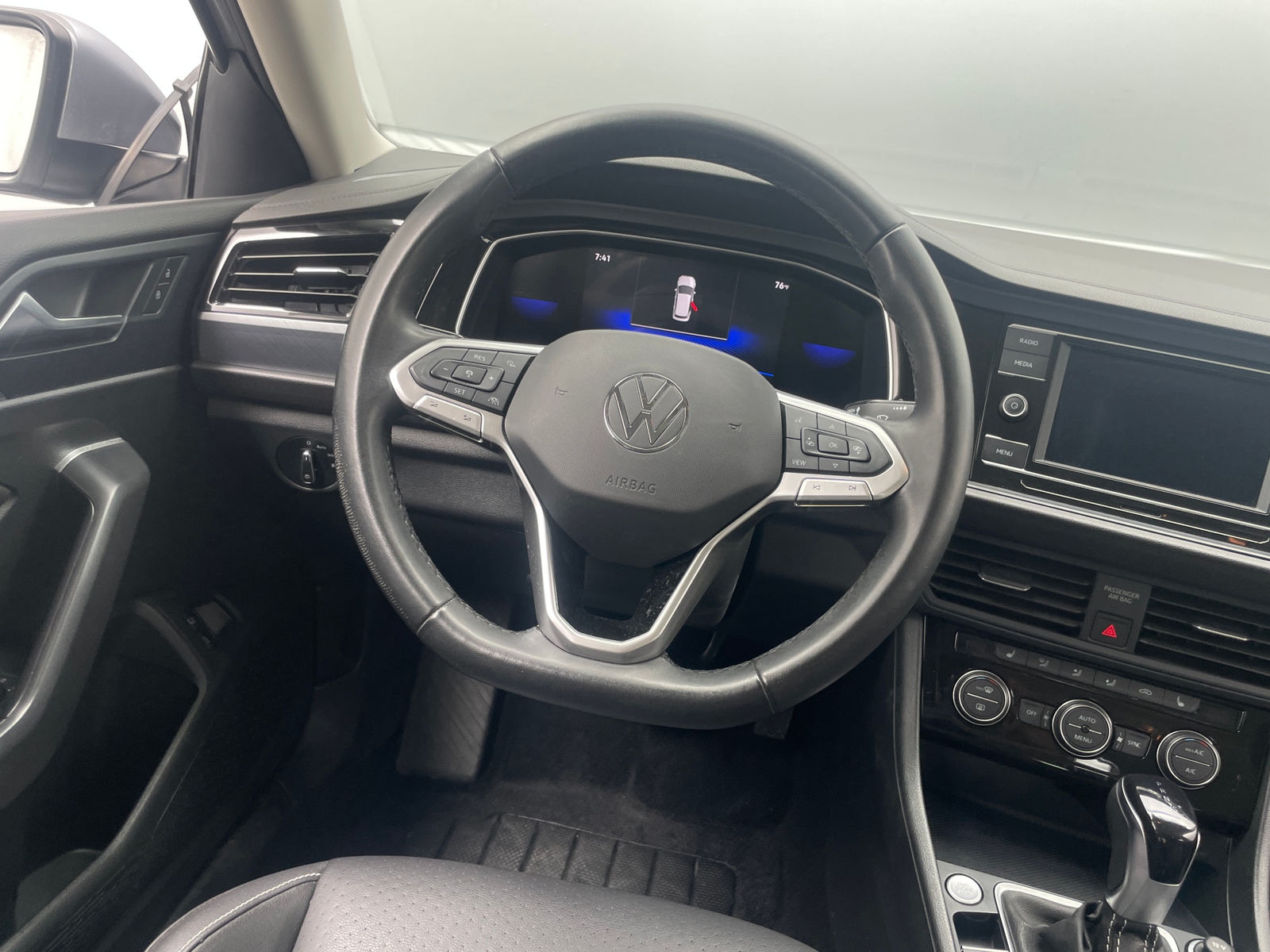 Thumbnail: 2024 Volkswagen Jetta - 4
