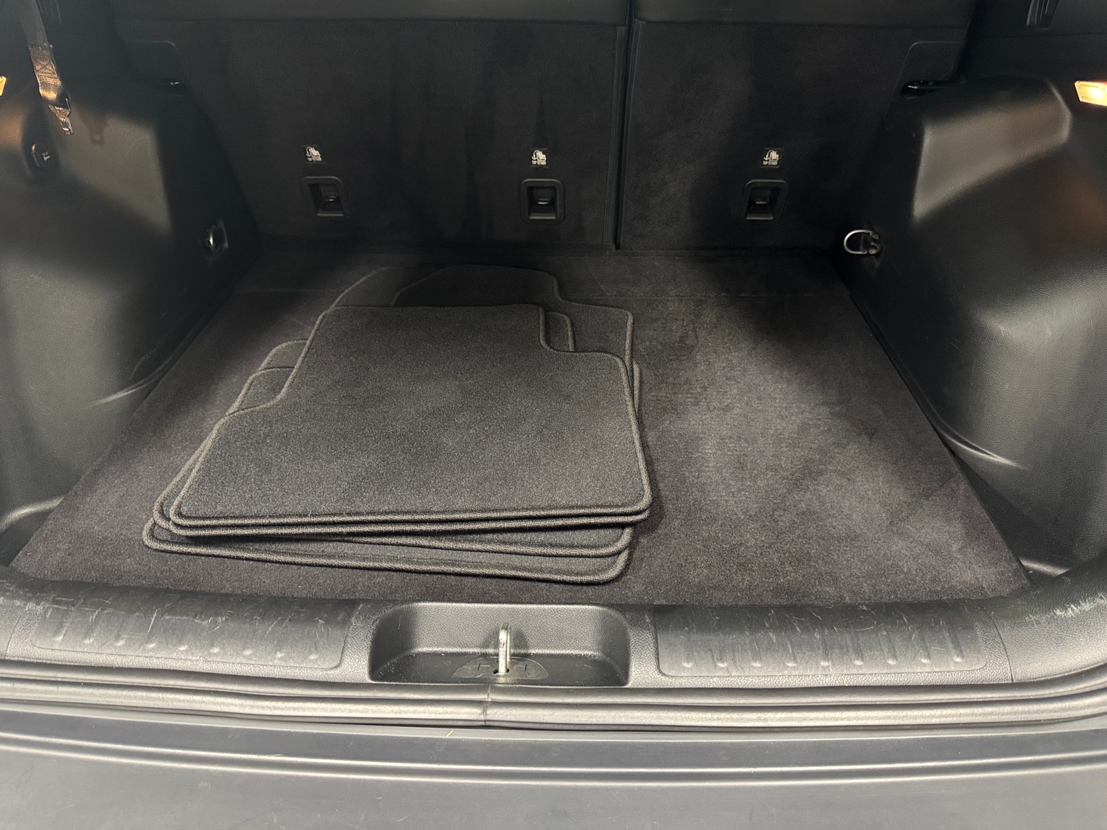 Thumbnail: 2019 Jeep Cherokee - 6