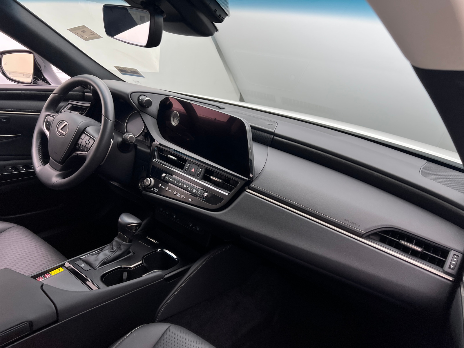 Thumbnail: 2023 Lexus ES - 3