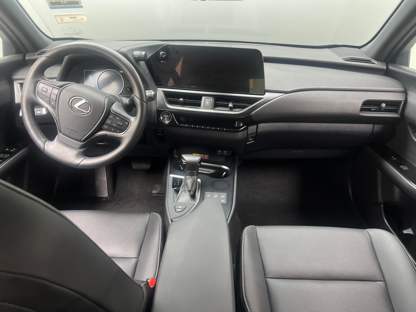 Thumbnail: 2023 Lexus UX - 2