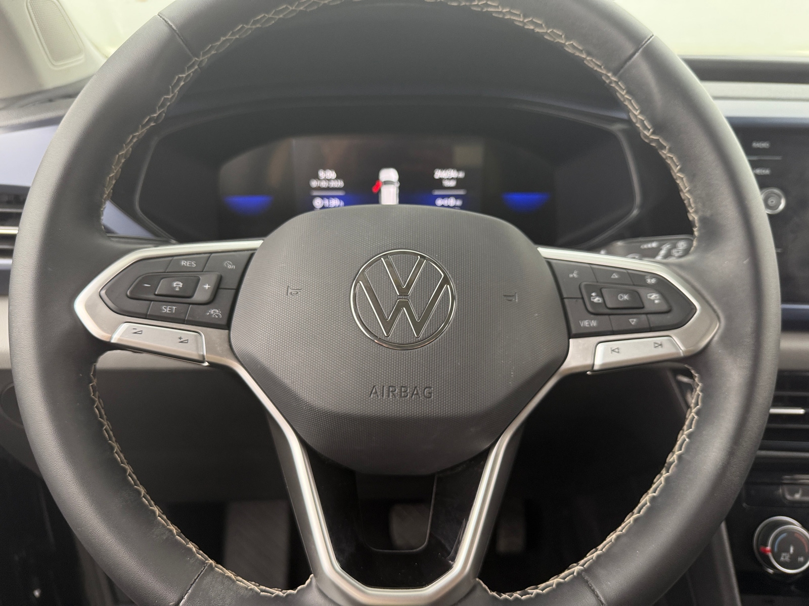 Thumbnail: 2023 Volkswagen Taos - 4