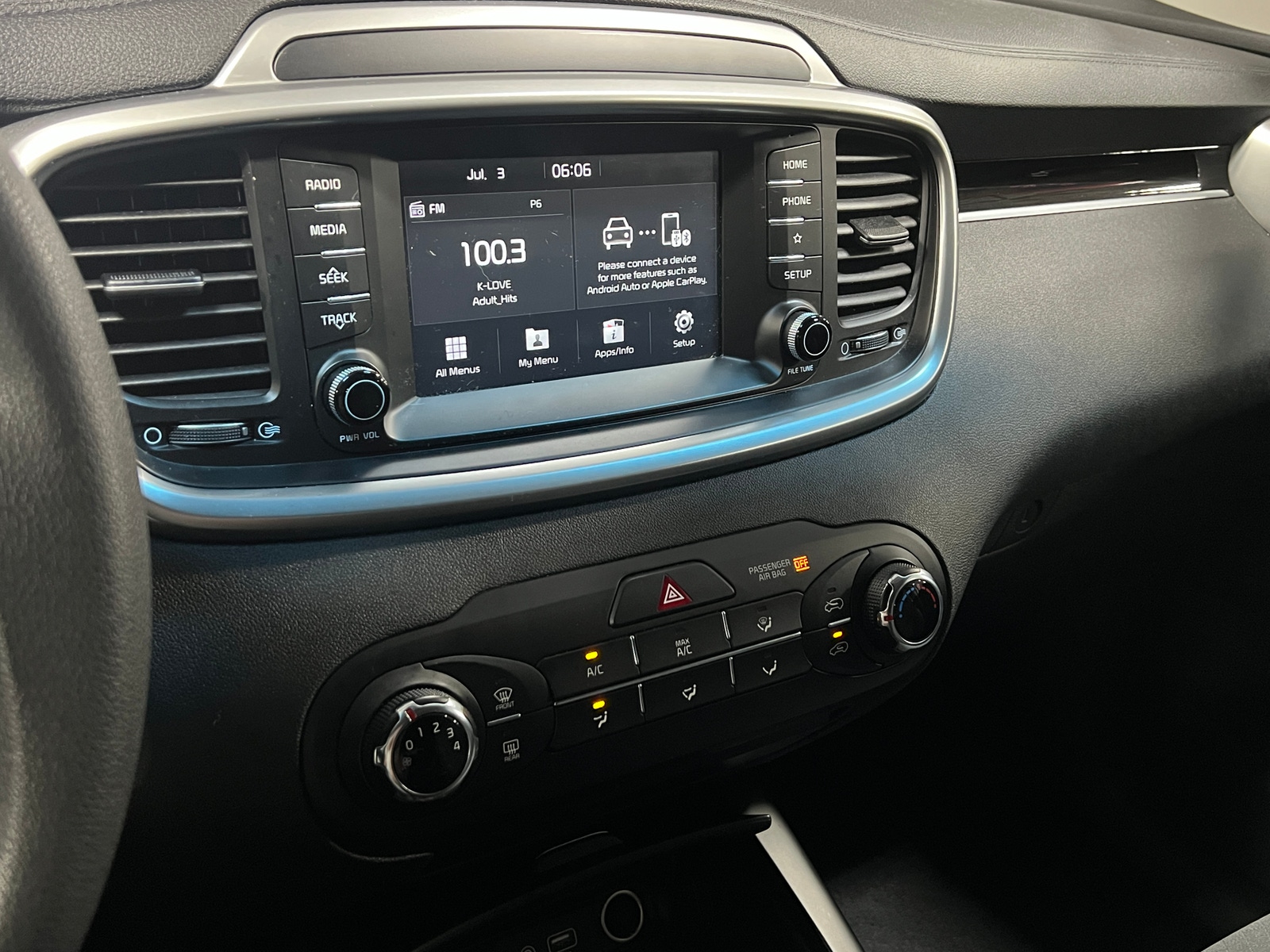 Thumbnail: 2019 Kia Sorento - 4