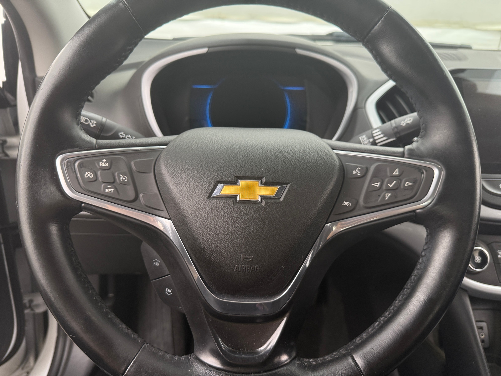 Thumbnail: 2016 Chevrolet Volt - 5